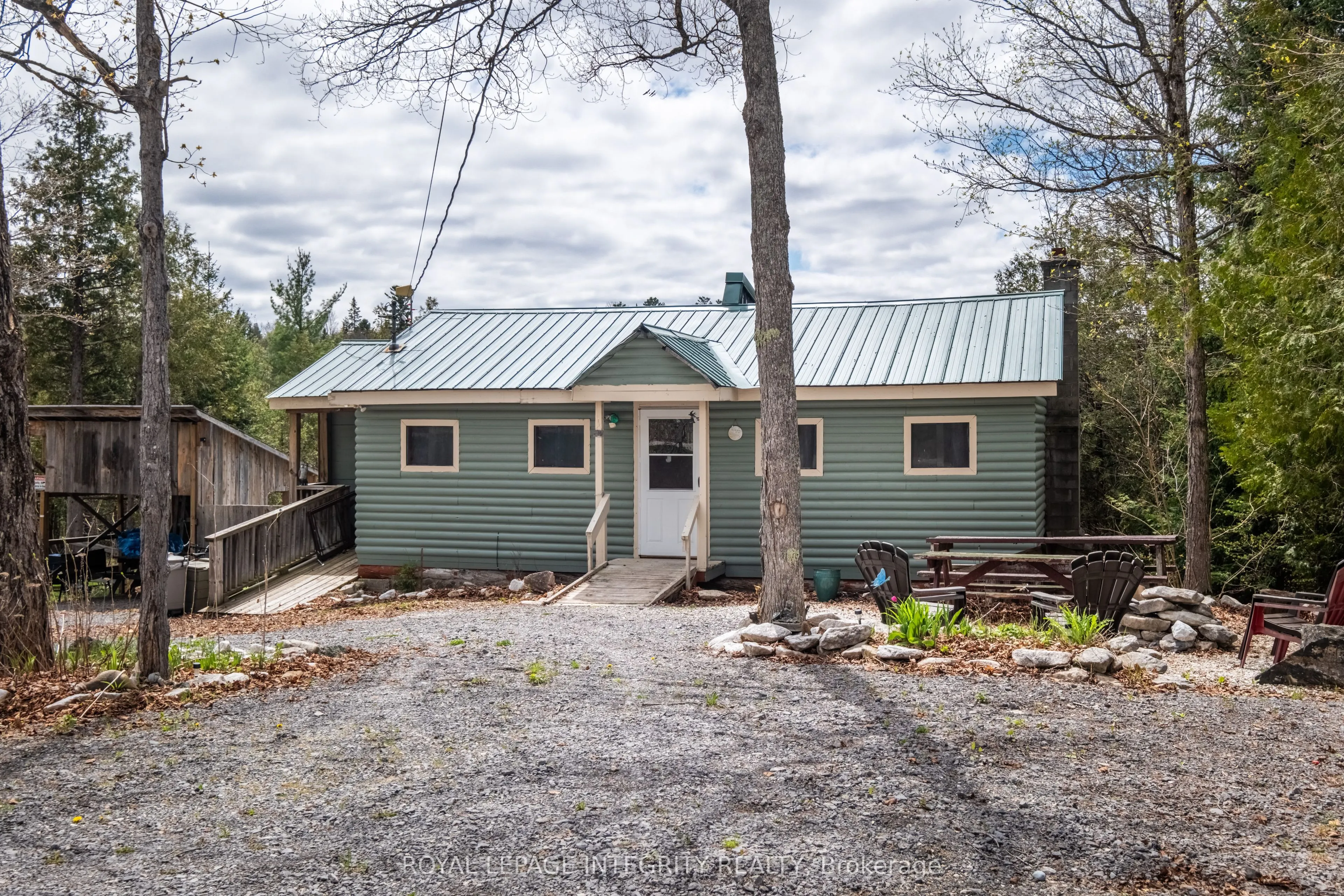 817 Darling Concession 7 Road