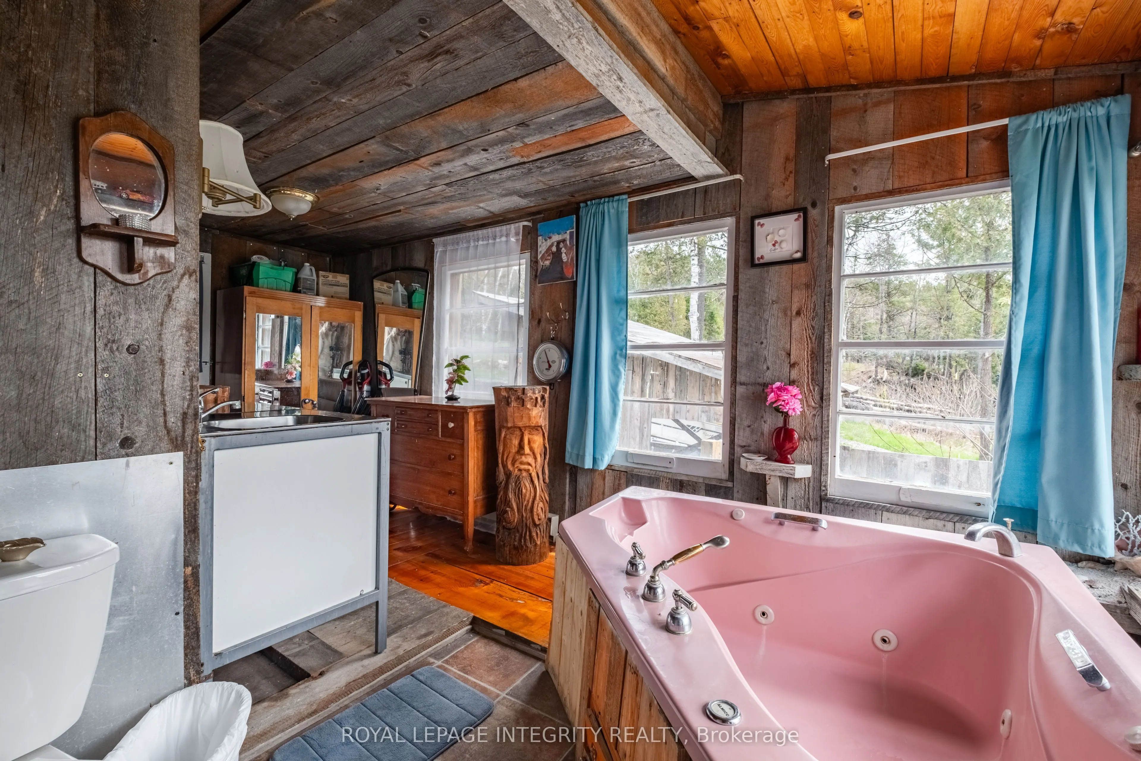 817 Darling Concession 7 Road