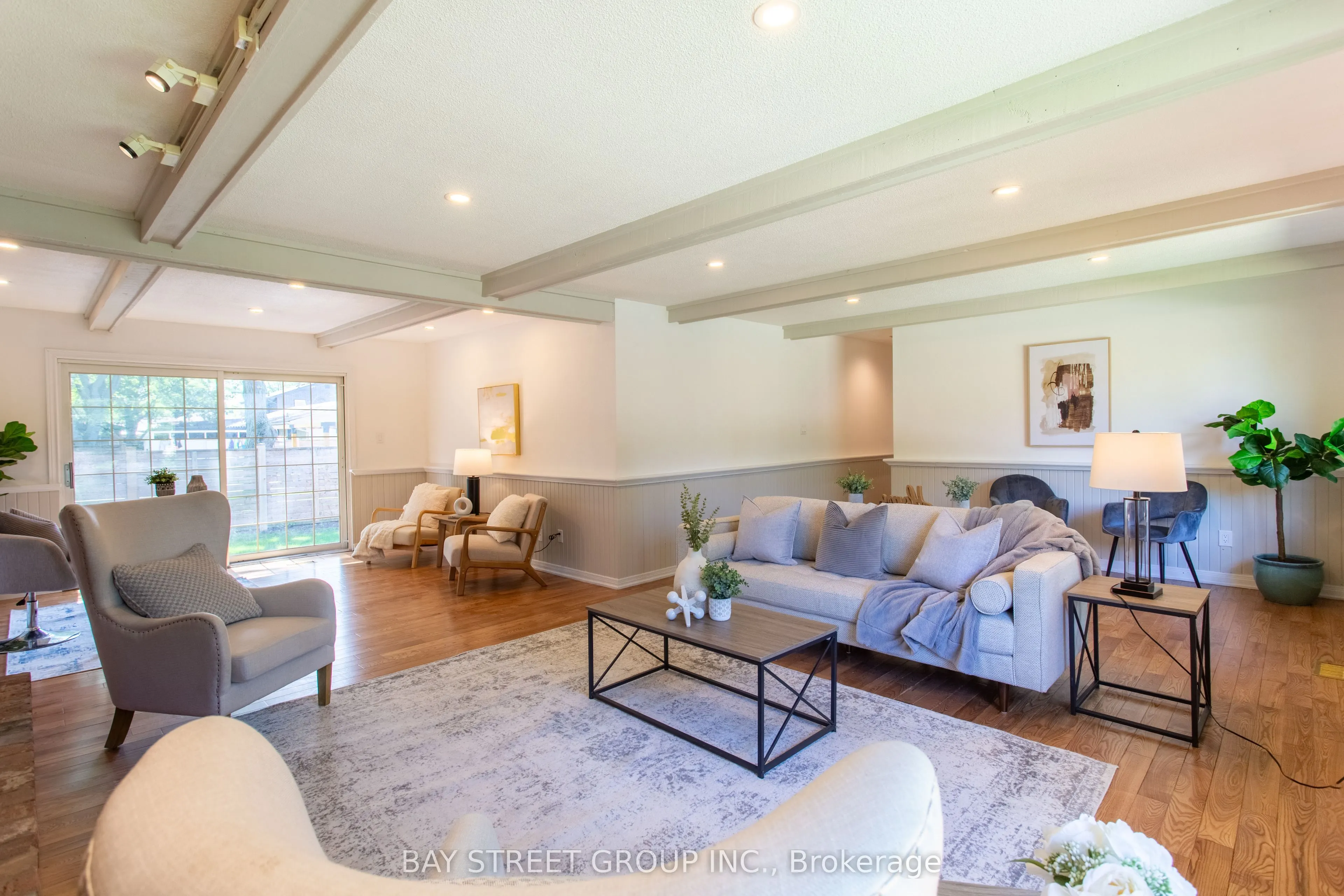 2 Parklane Crescent S