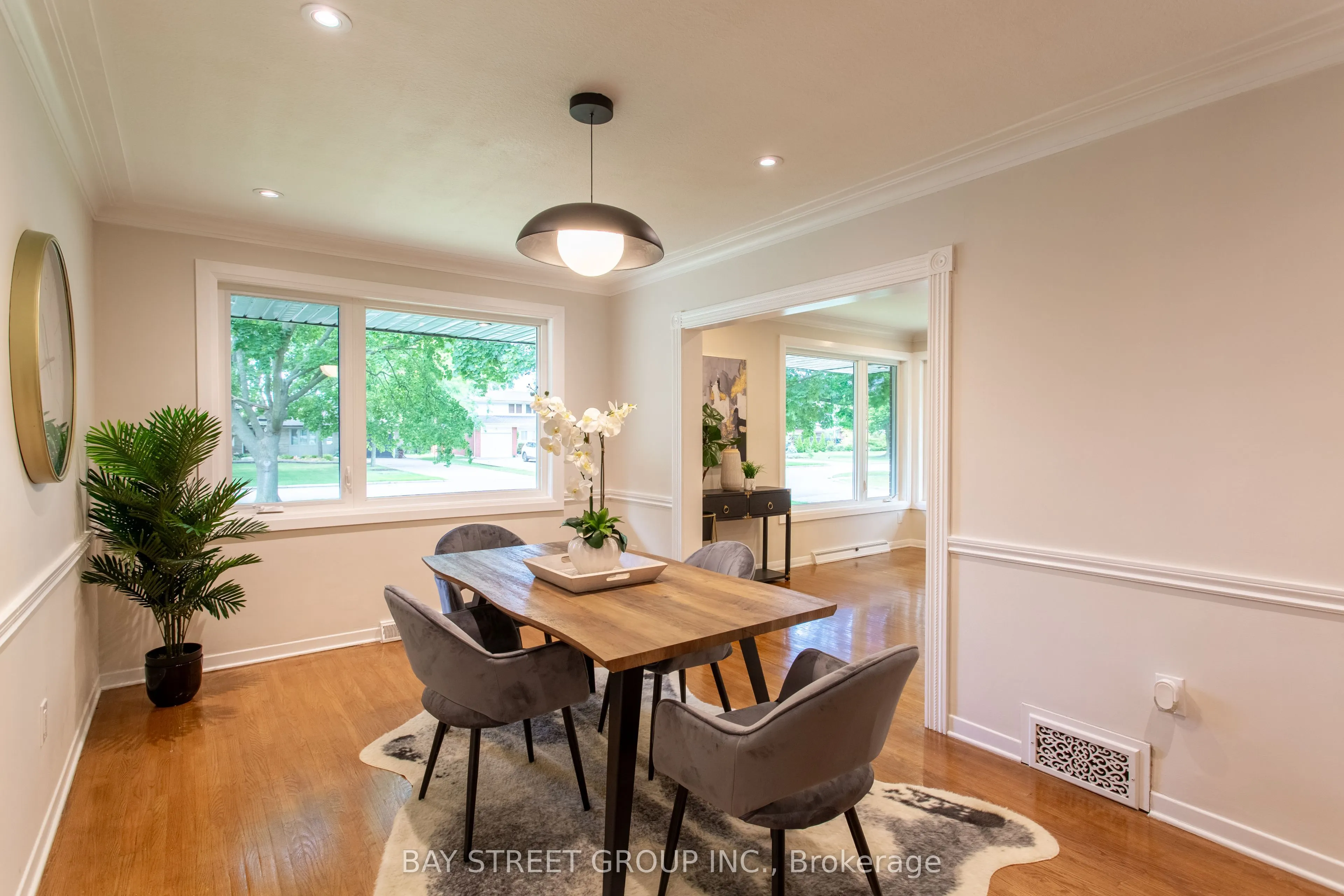 2 Parklane Crescent S