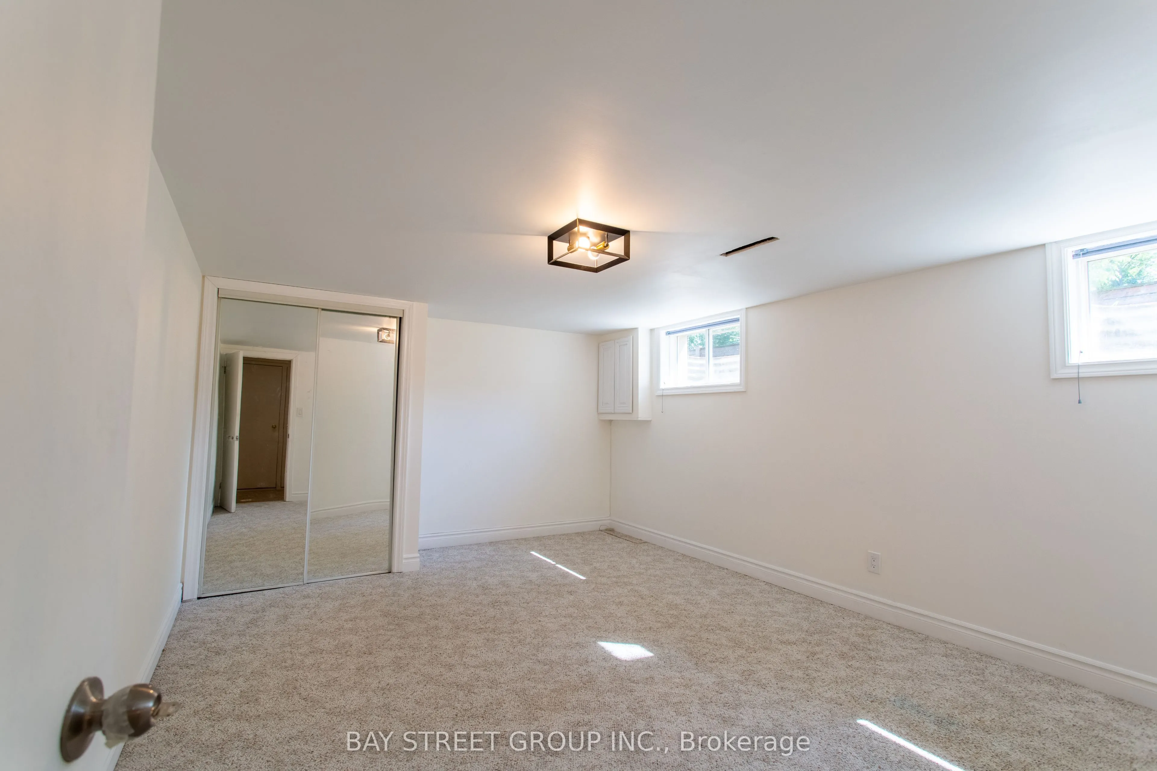 2 Parklane Crescent S