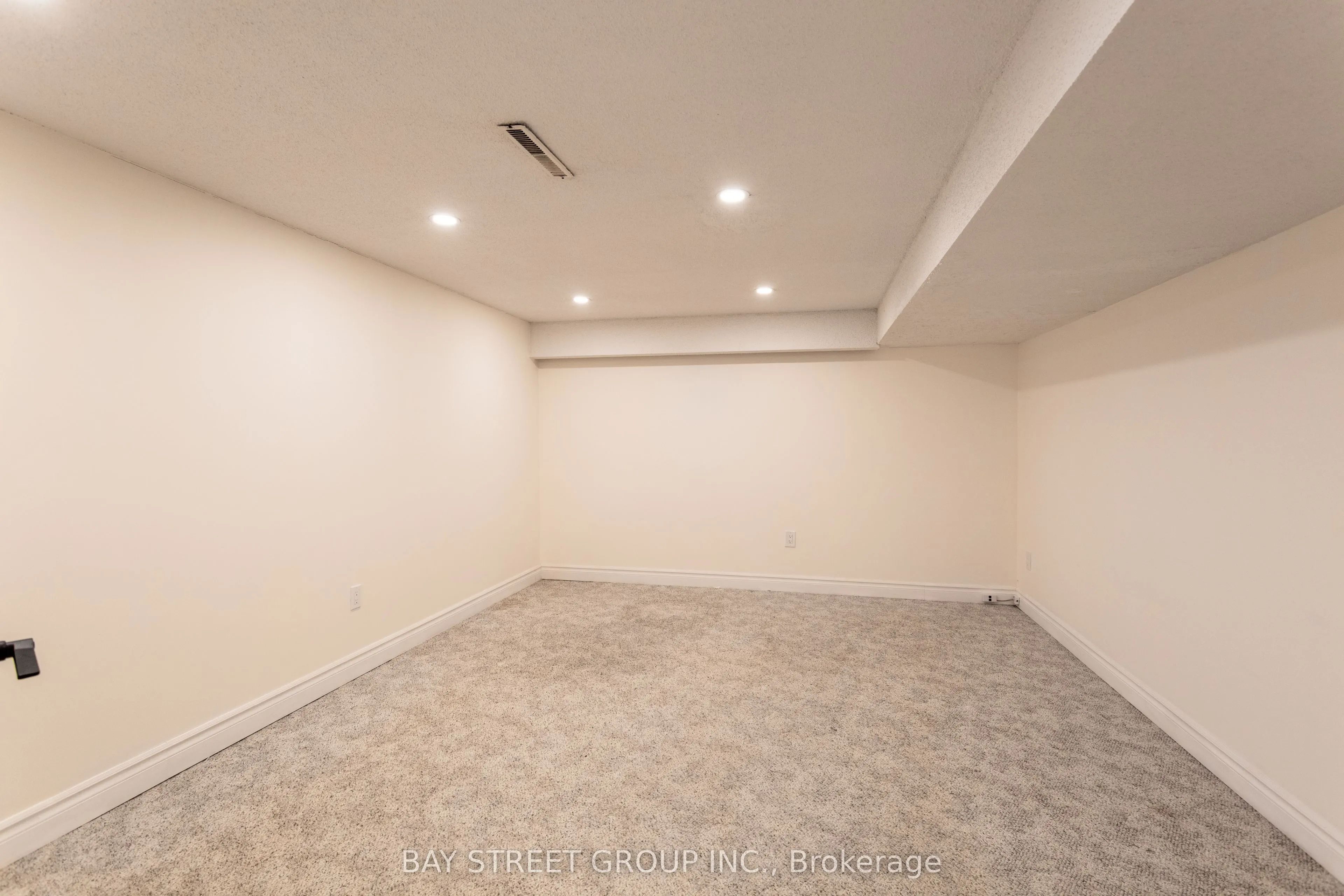 2 Parklane Crescent S
