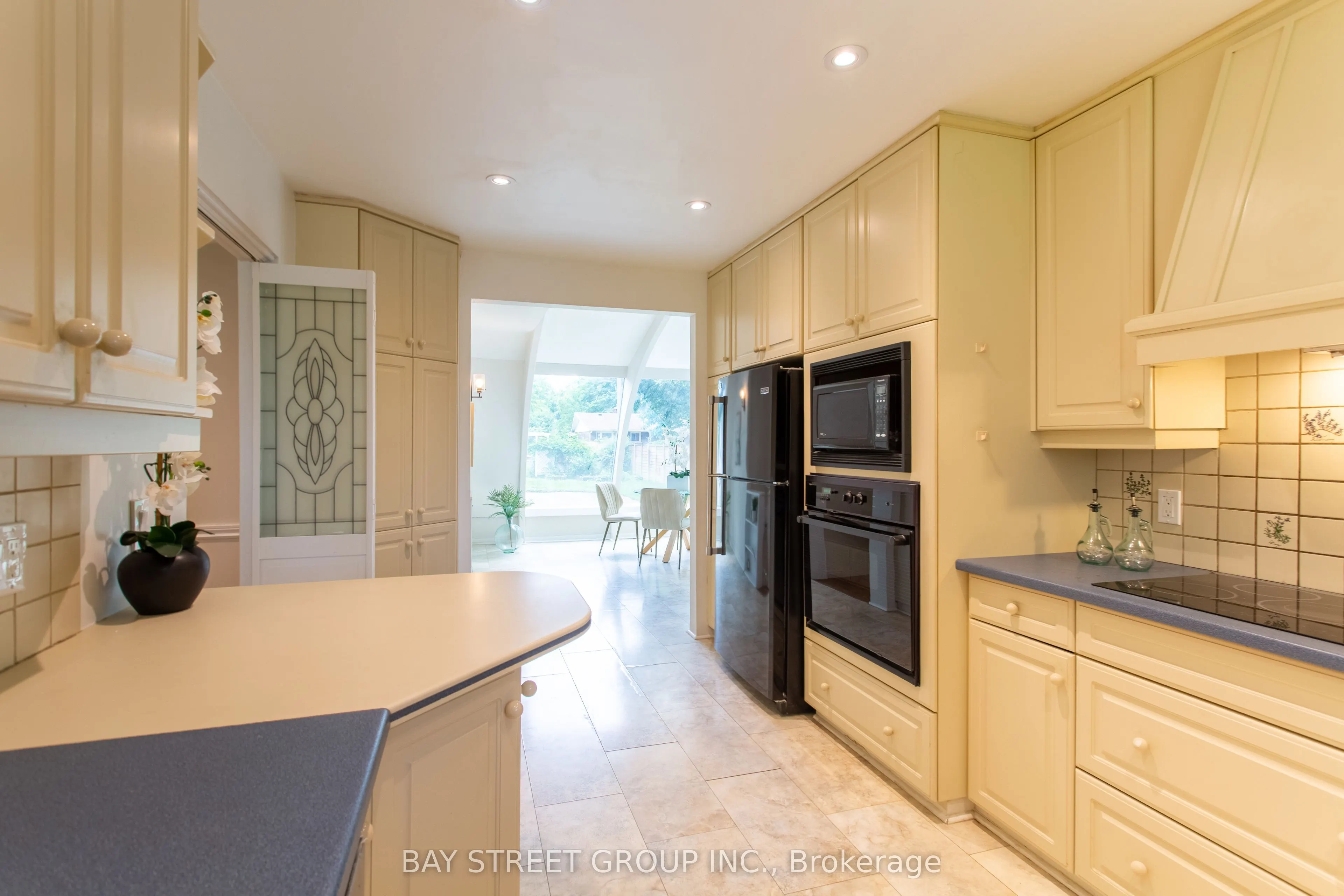 2 Parklane Crescent S