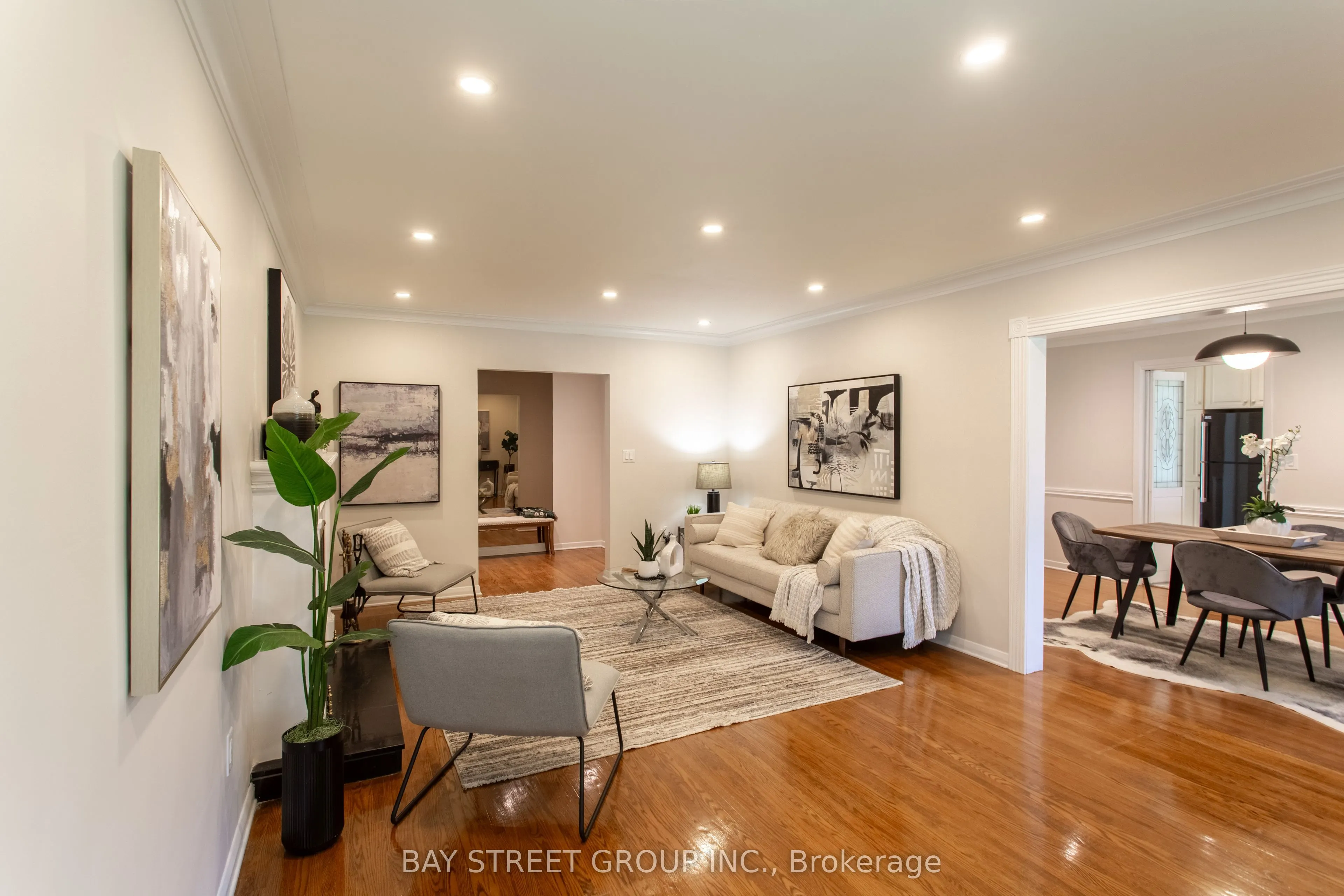 2 Parklane Crescent S