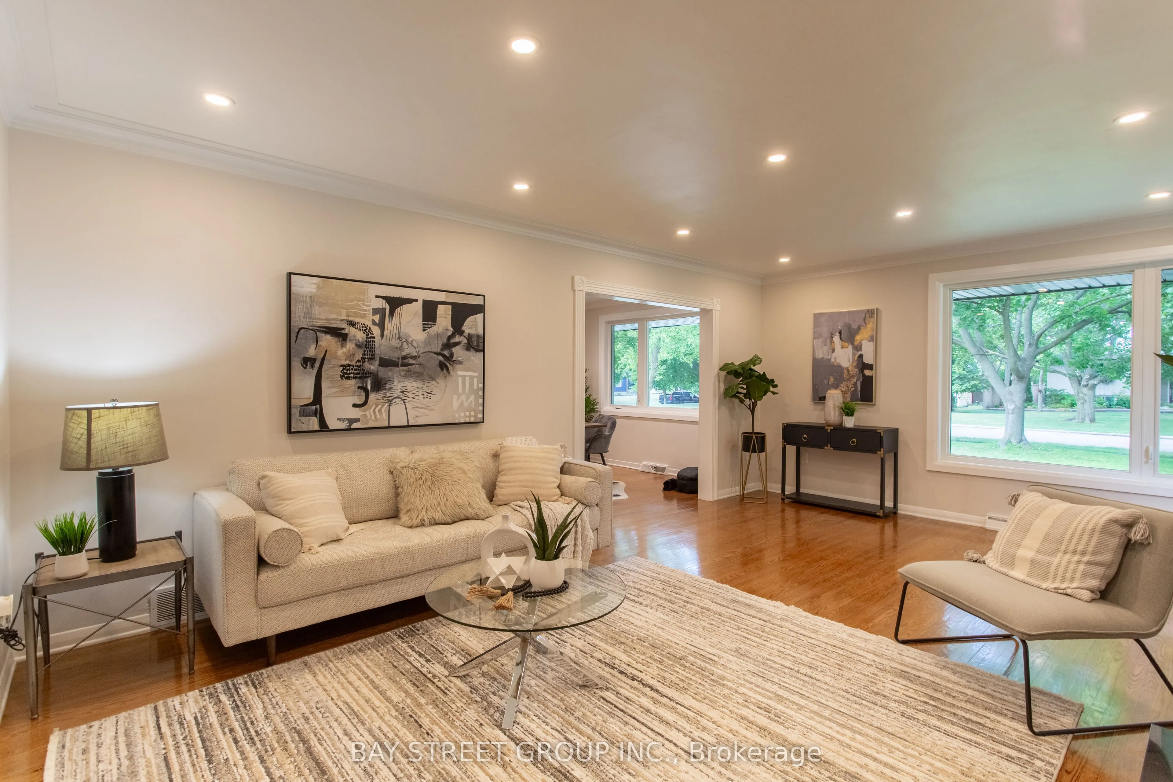 2 Parklane Crescent S