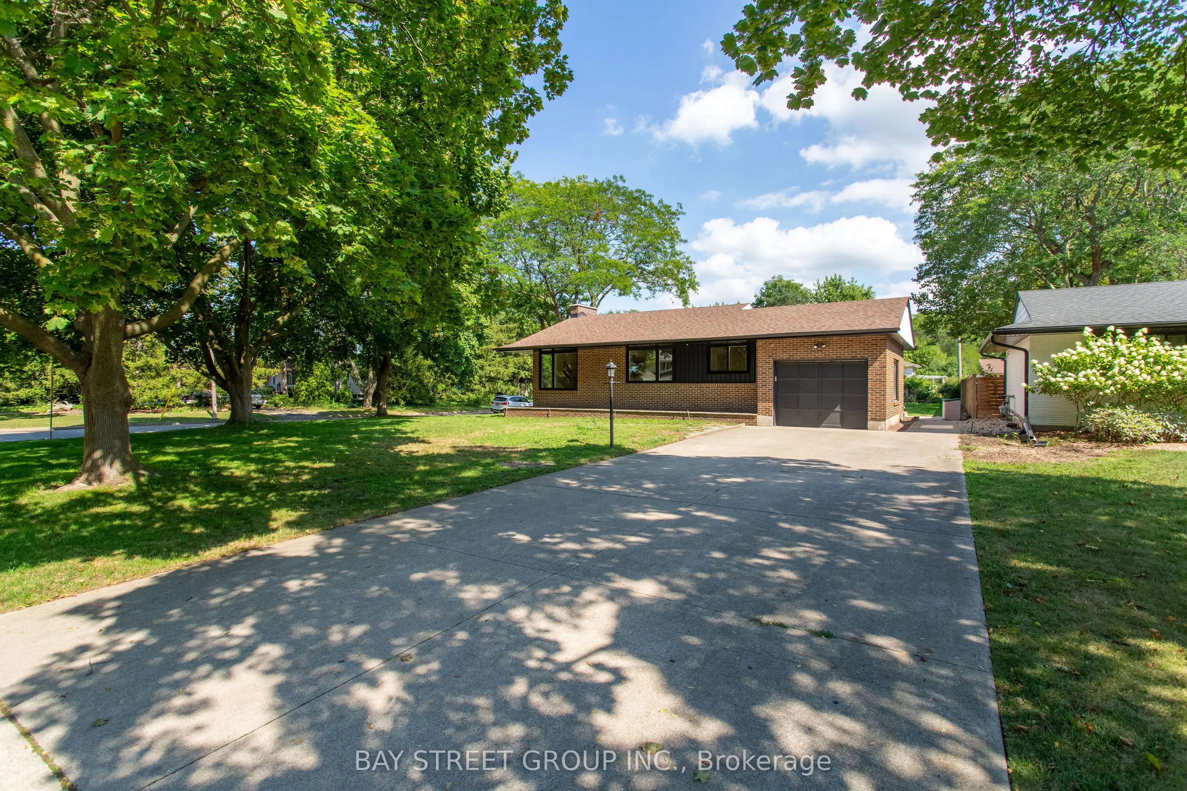2 Parklane Crescent S