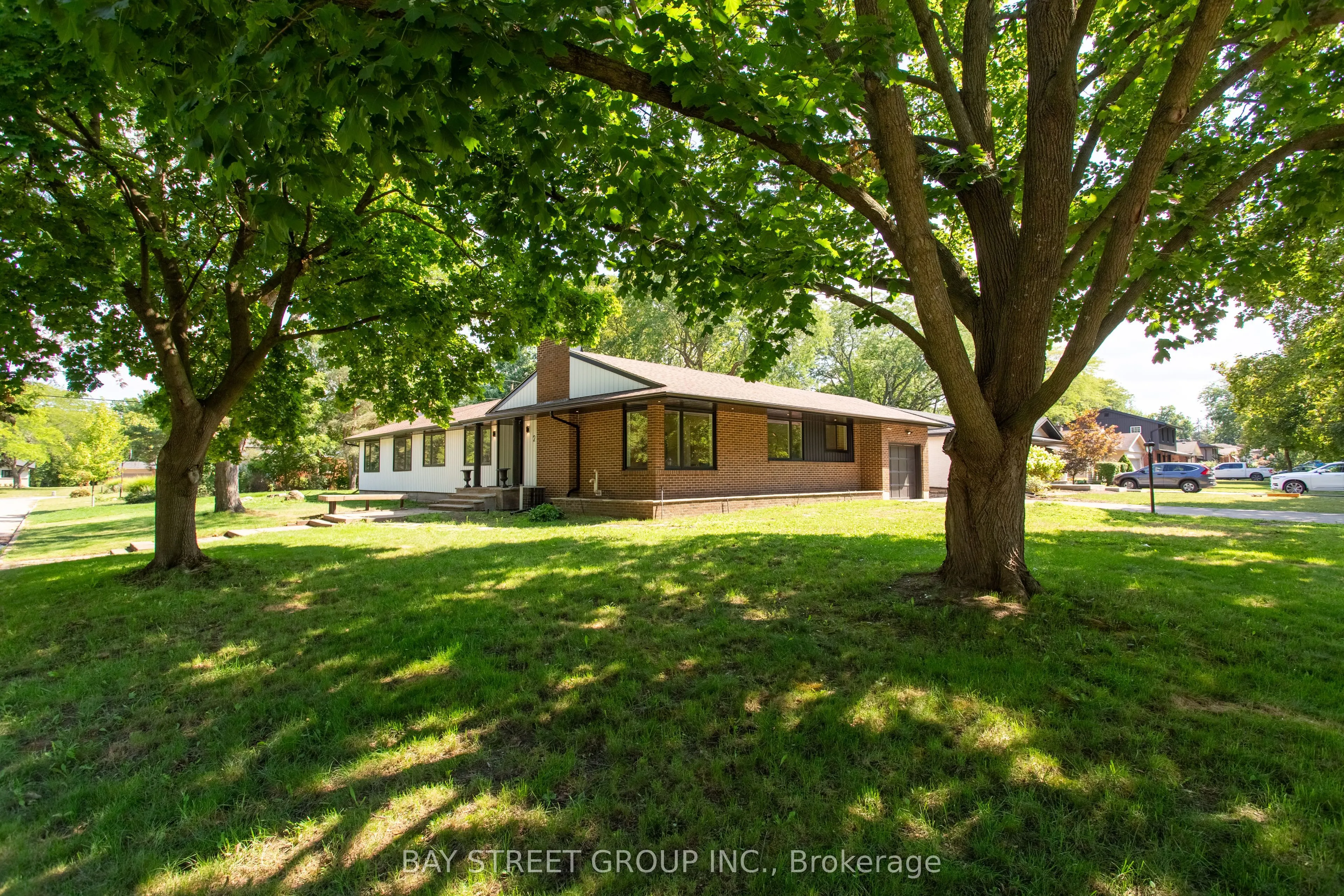 2 Parklane Crescent S