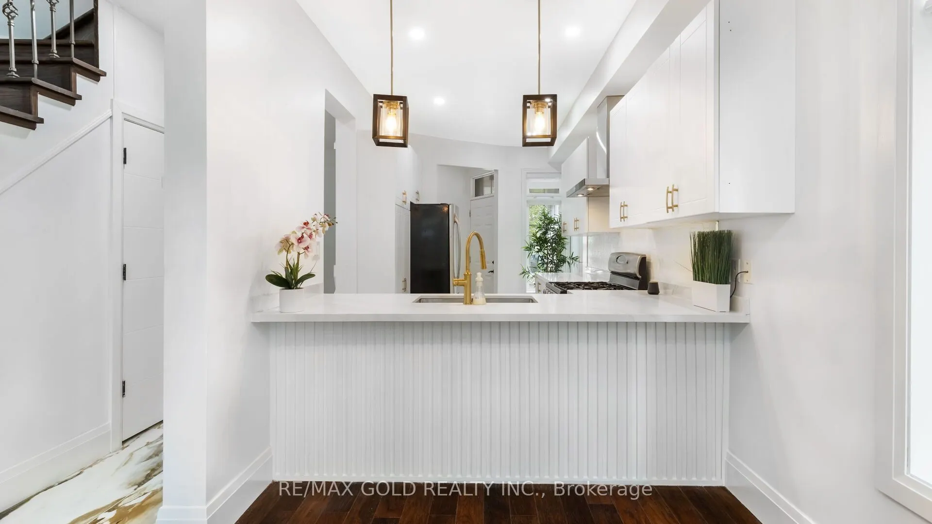 30 Sunnycroft Court