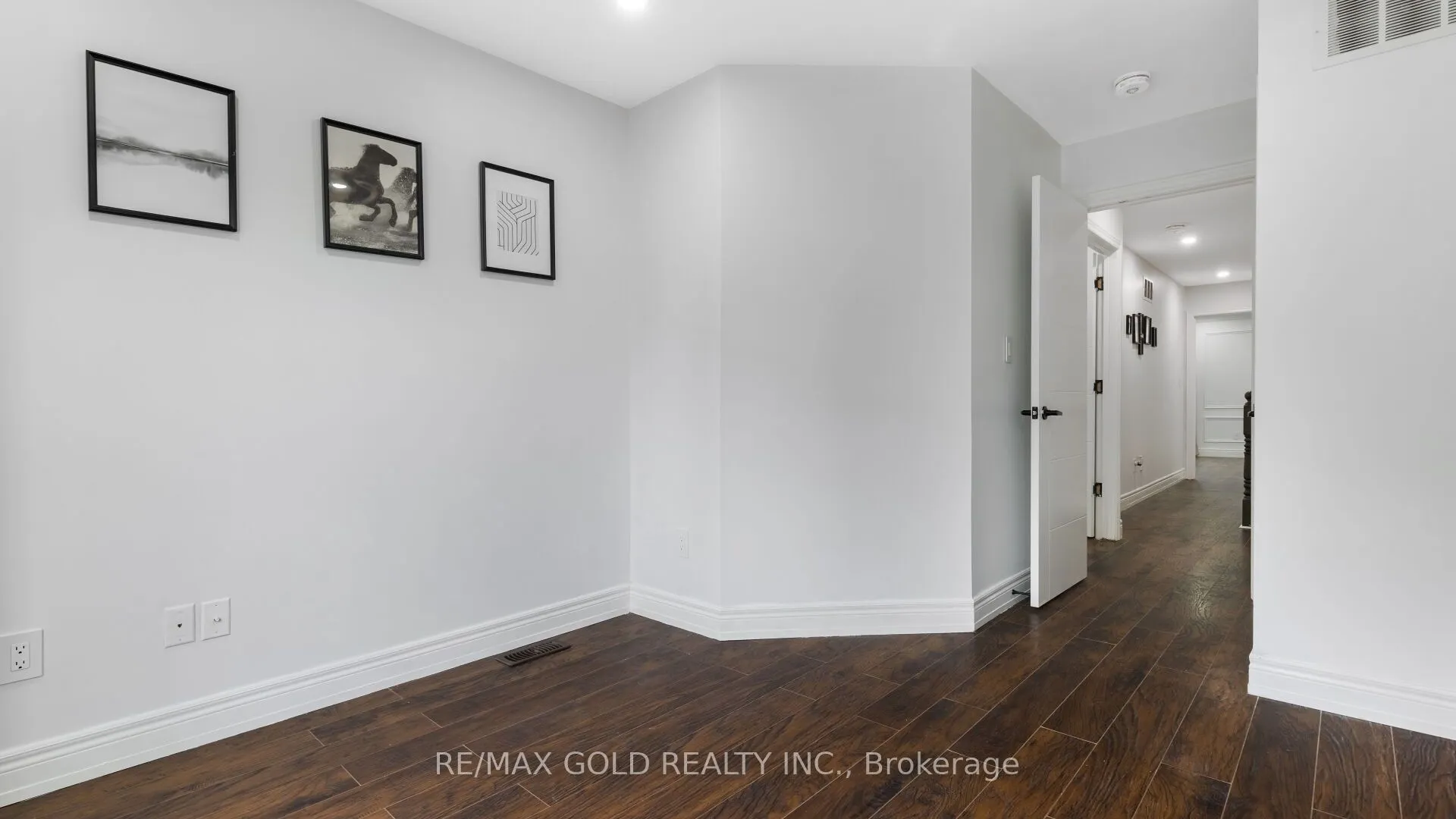 30 Sunnycroft Court