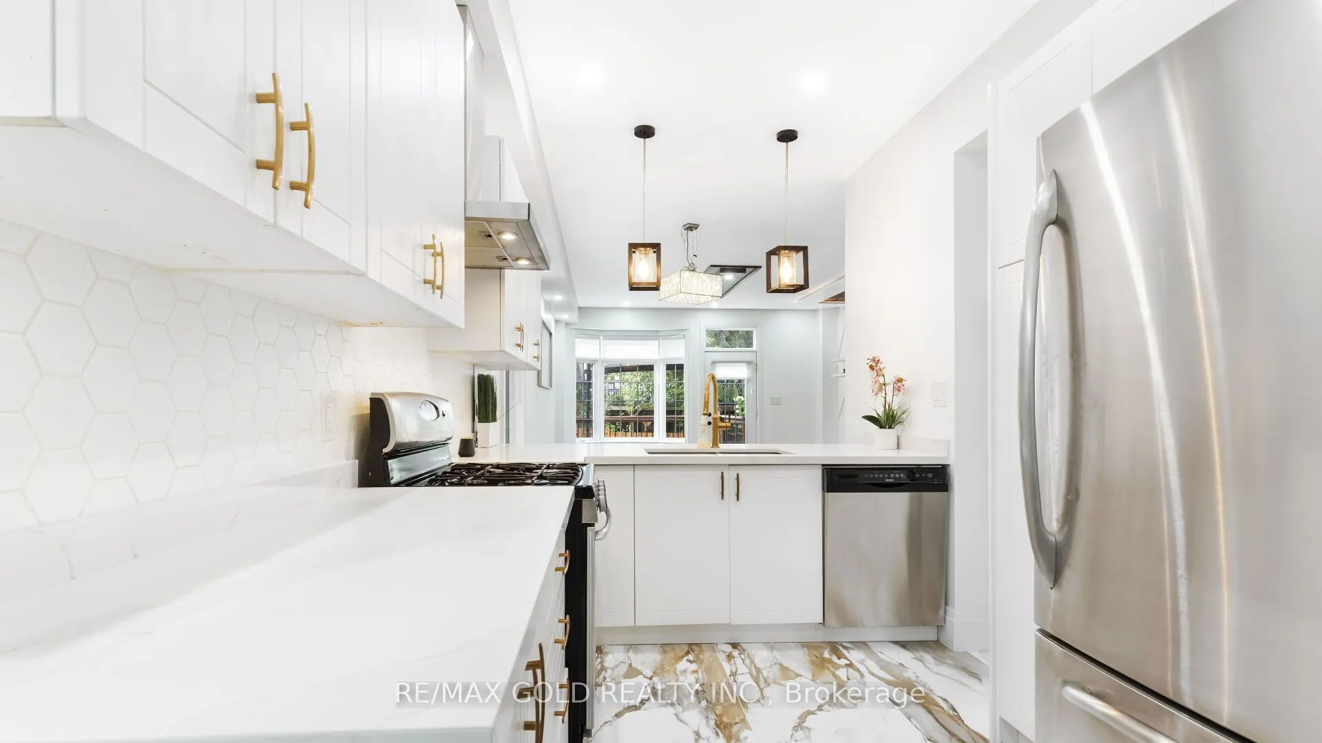 30 Sunnycroft Court