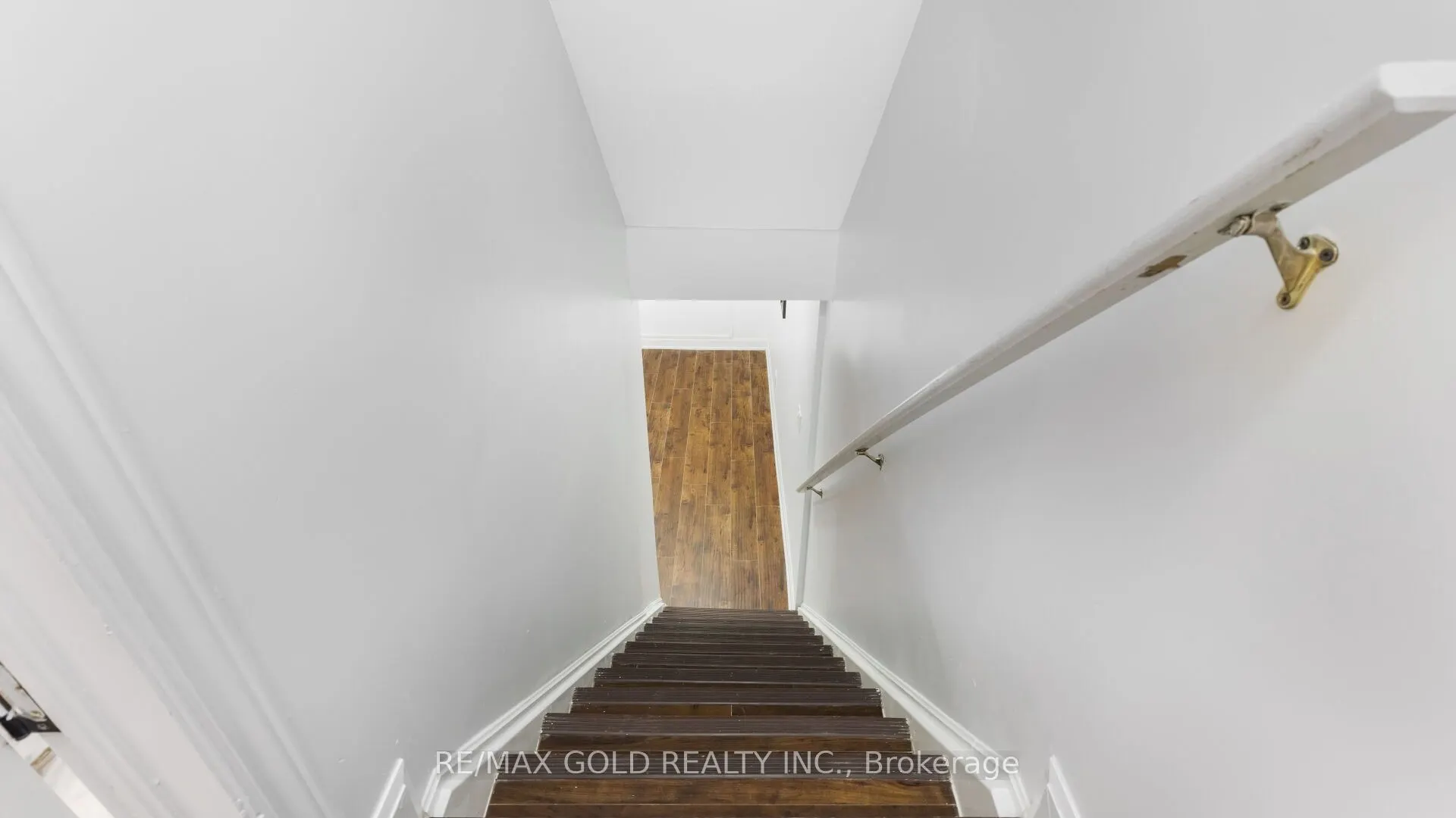 30 Sunnycroft Court