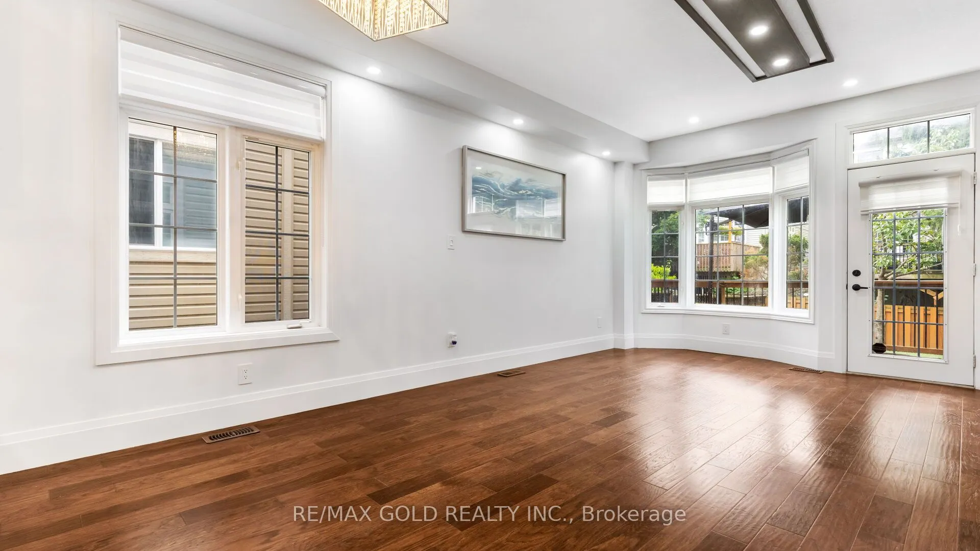 30 Sunnycroft Court
