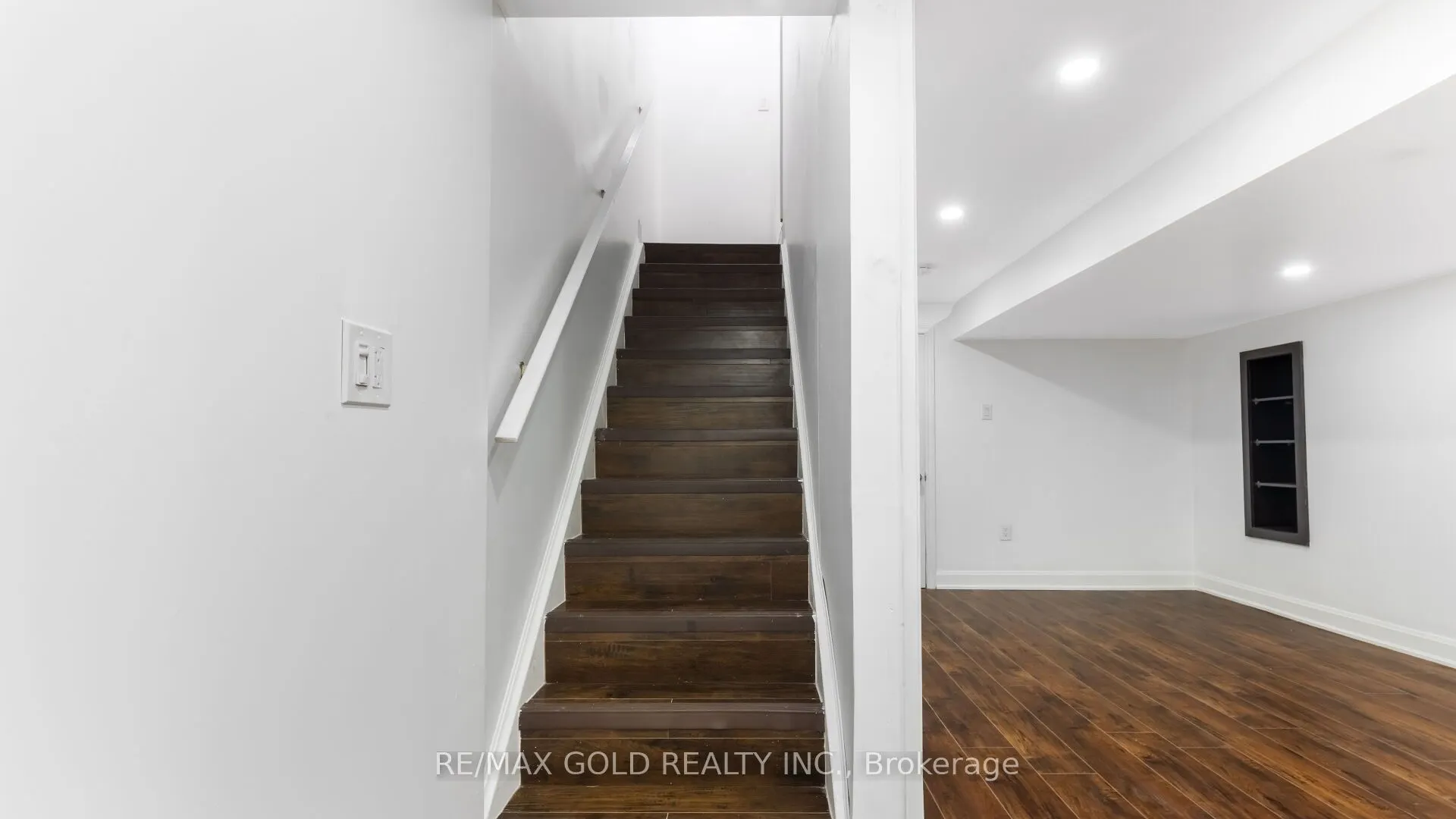 30 Sunnycroft Court