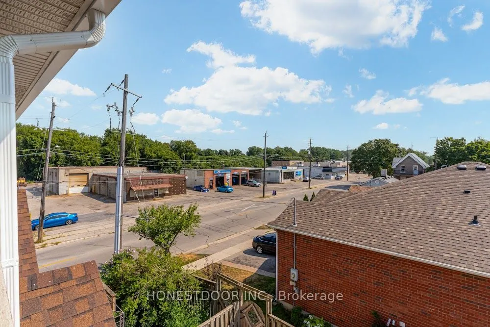 111 Grey Street, #204