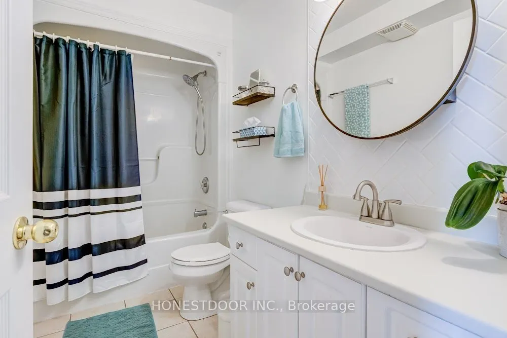 111 Grey Street, #204