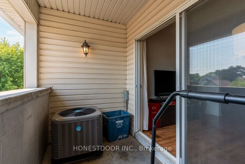 111 Grey Street, #204