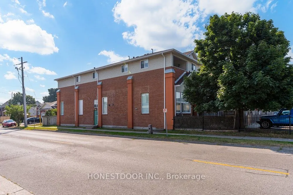 111 Grey Street, #204