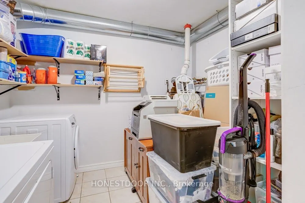 111 Grey Street, #204
