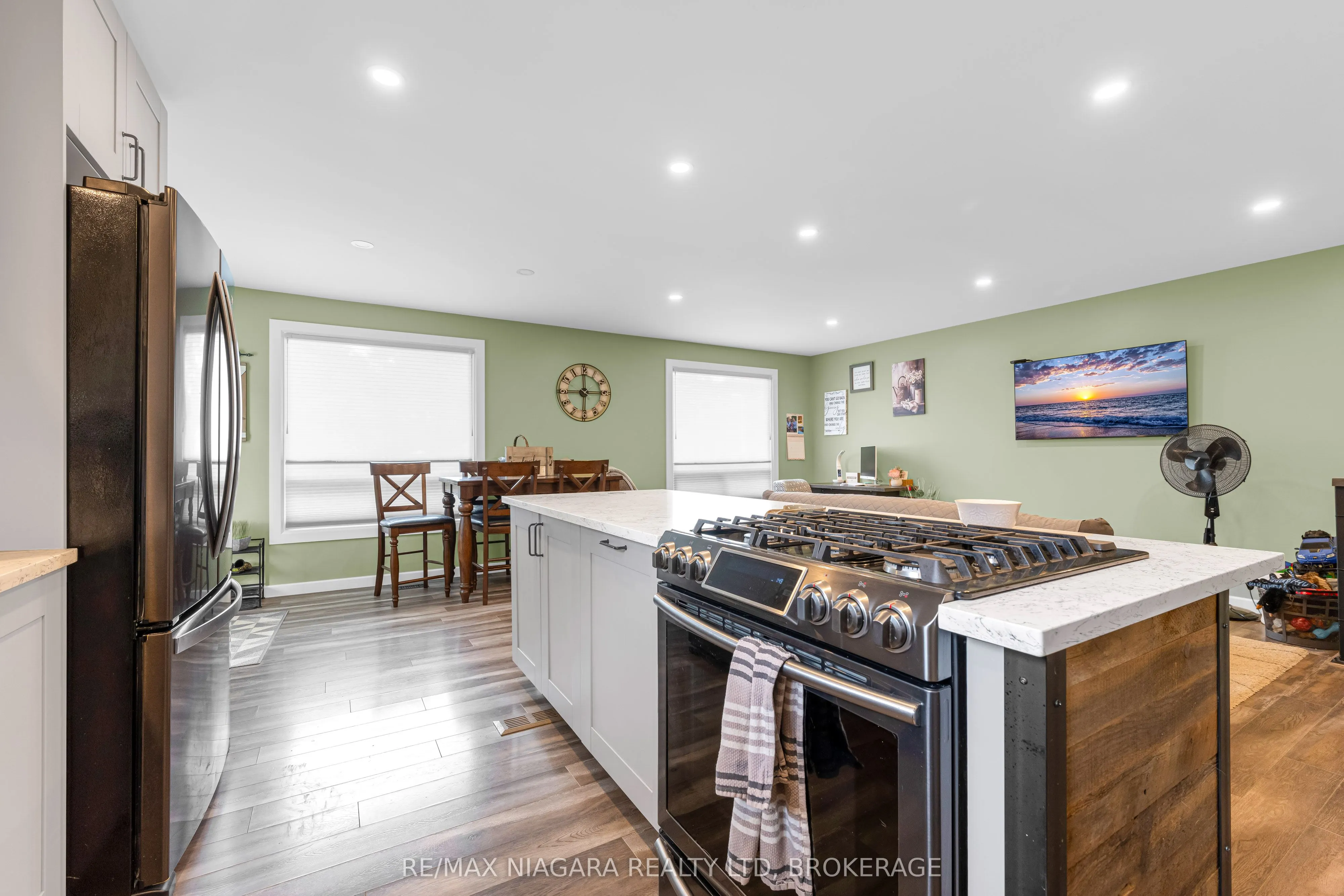 86 Leaside Drive