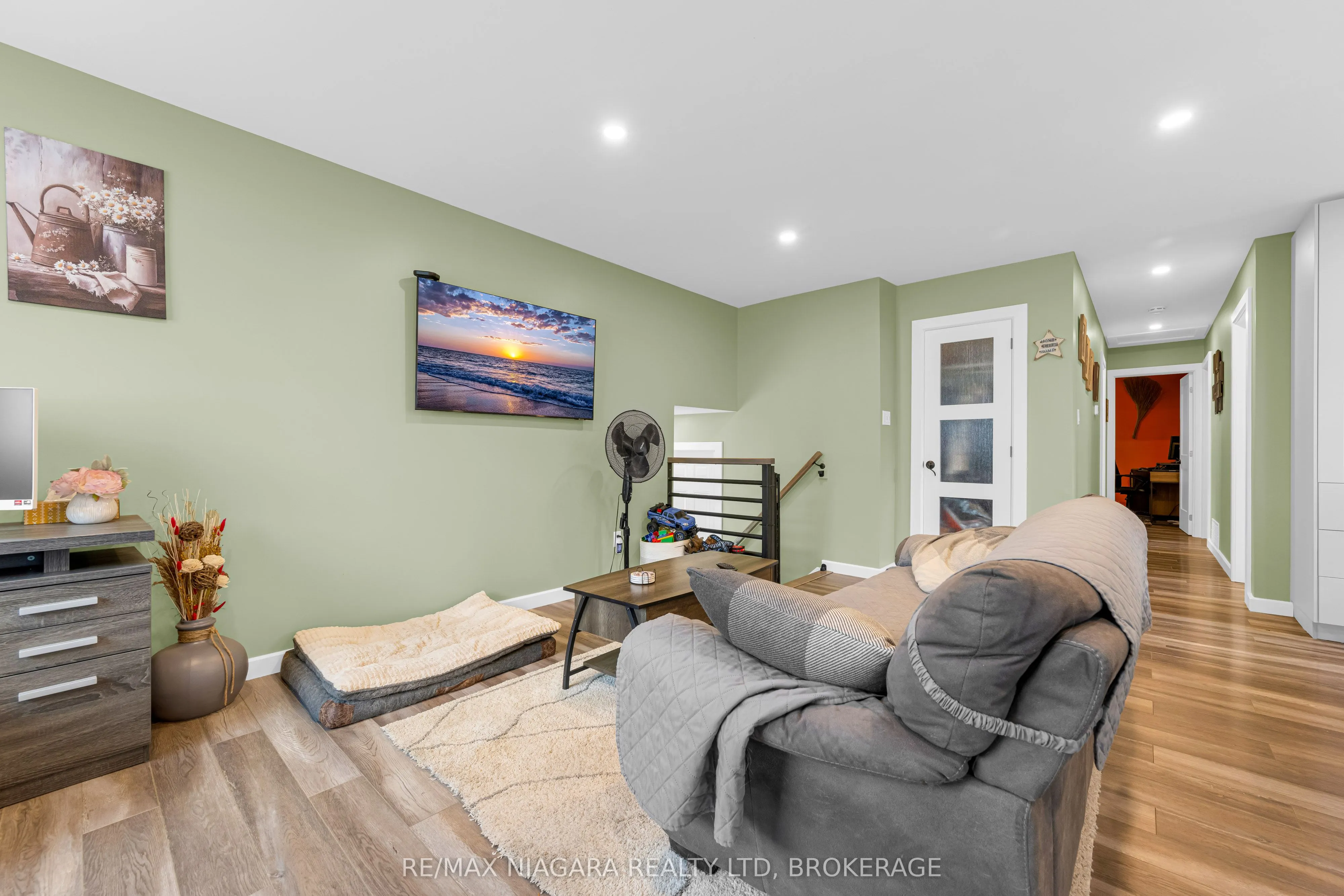 86 Leaside Drive