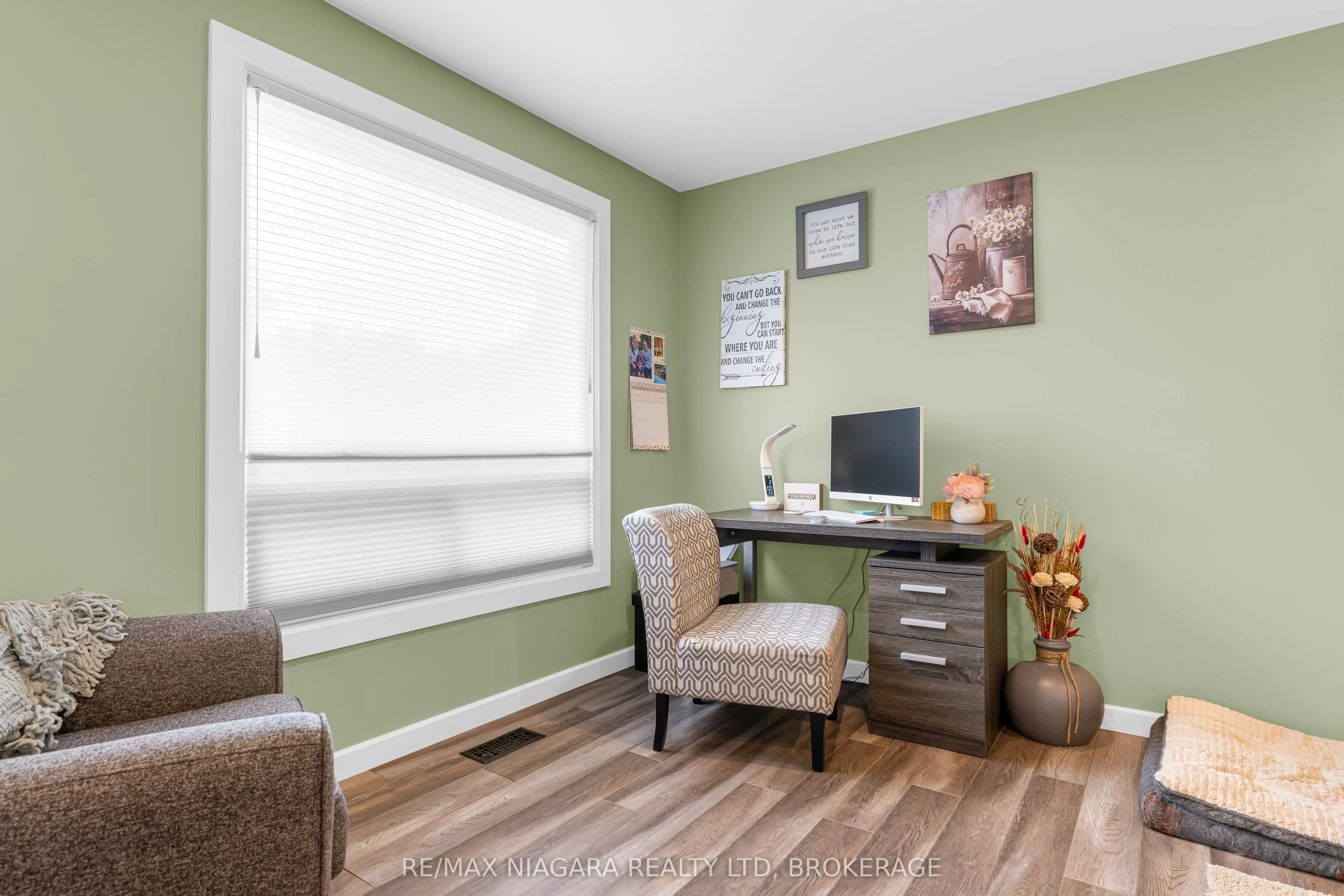 86 Leaside Drive