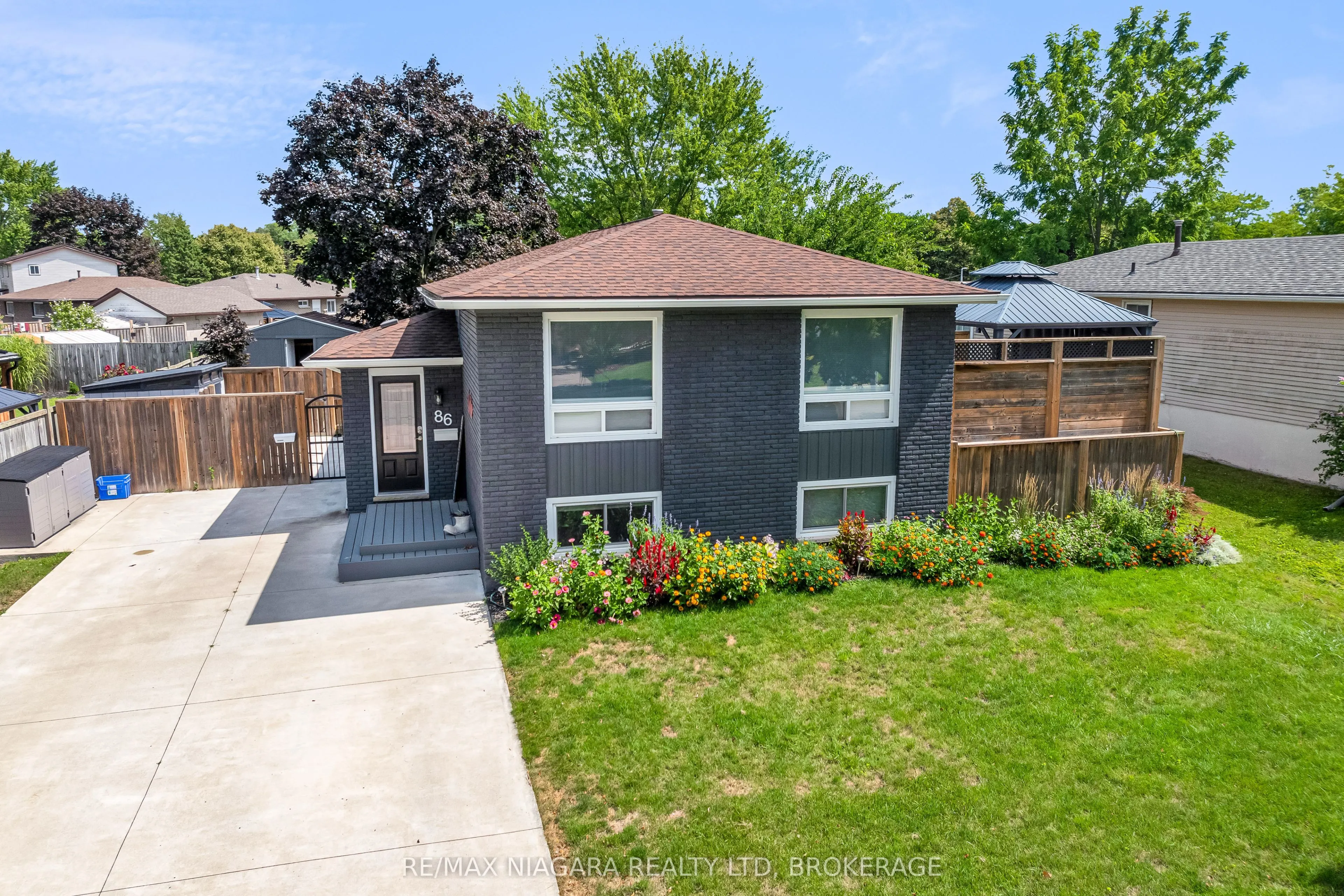 86 Leaside Drive