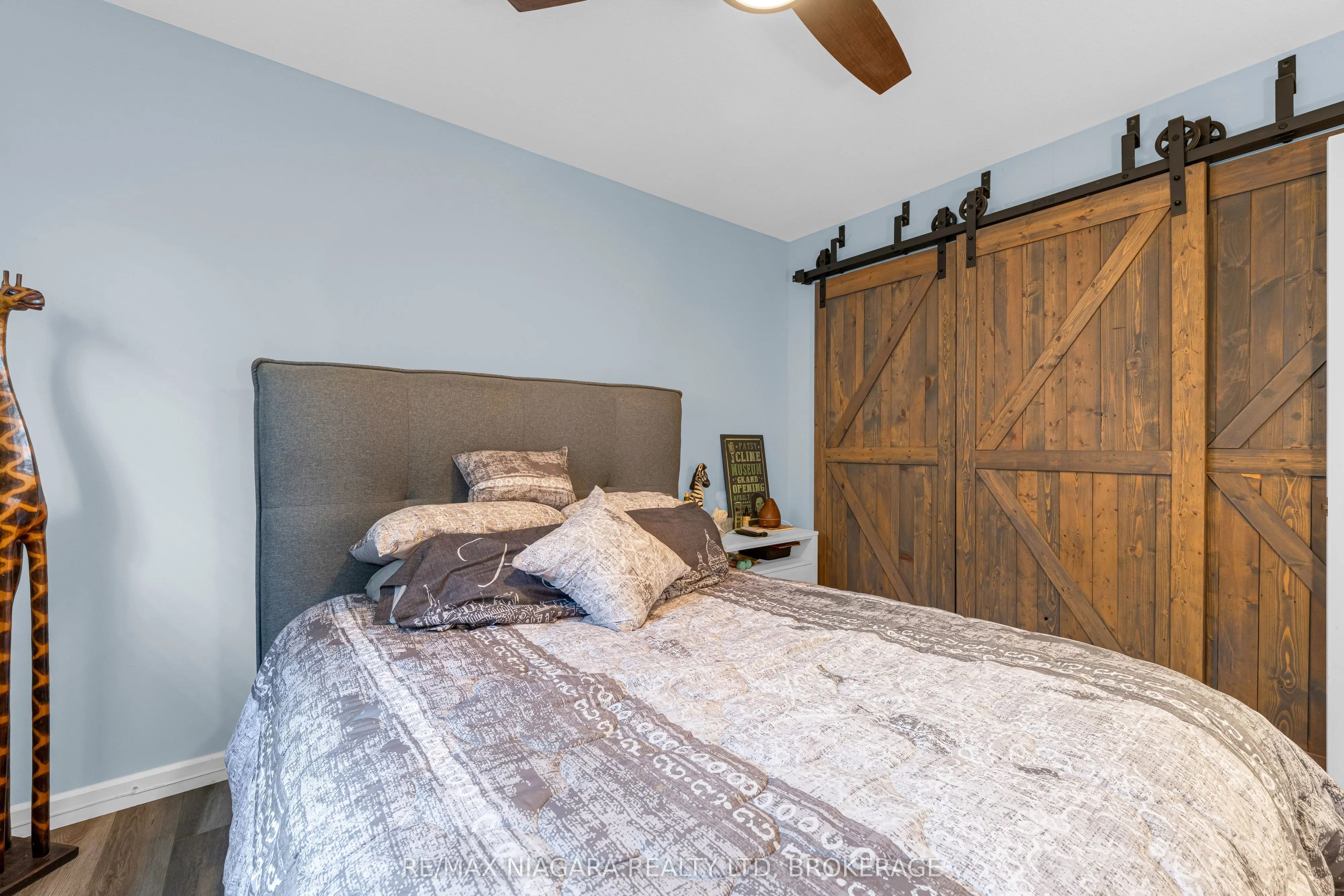 86 Leaside Drive