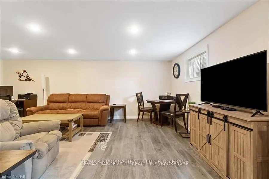 86 Leaside Drive