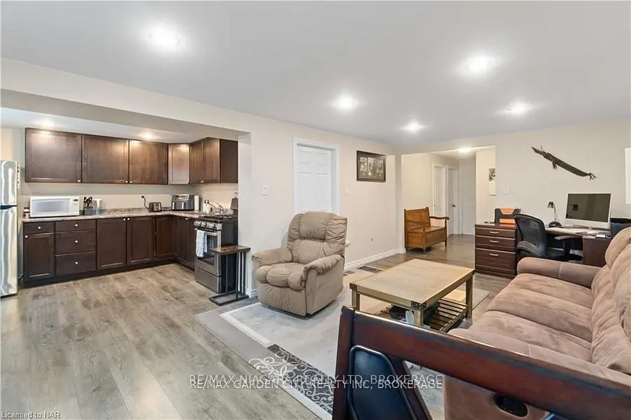 86 Leaside Drive