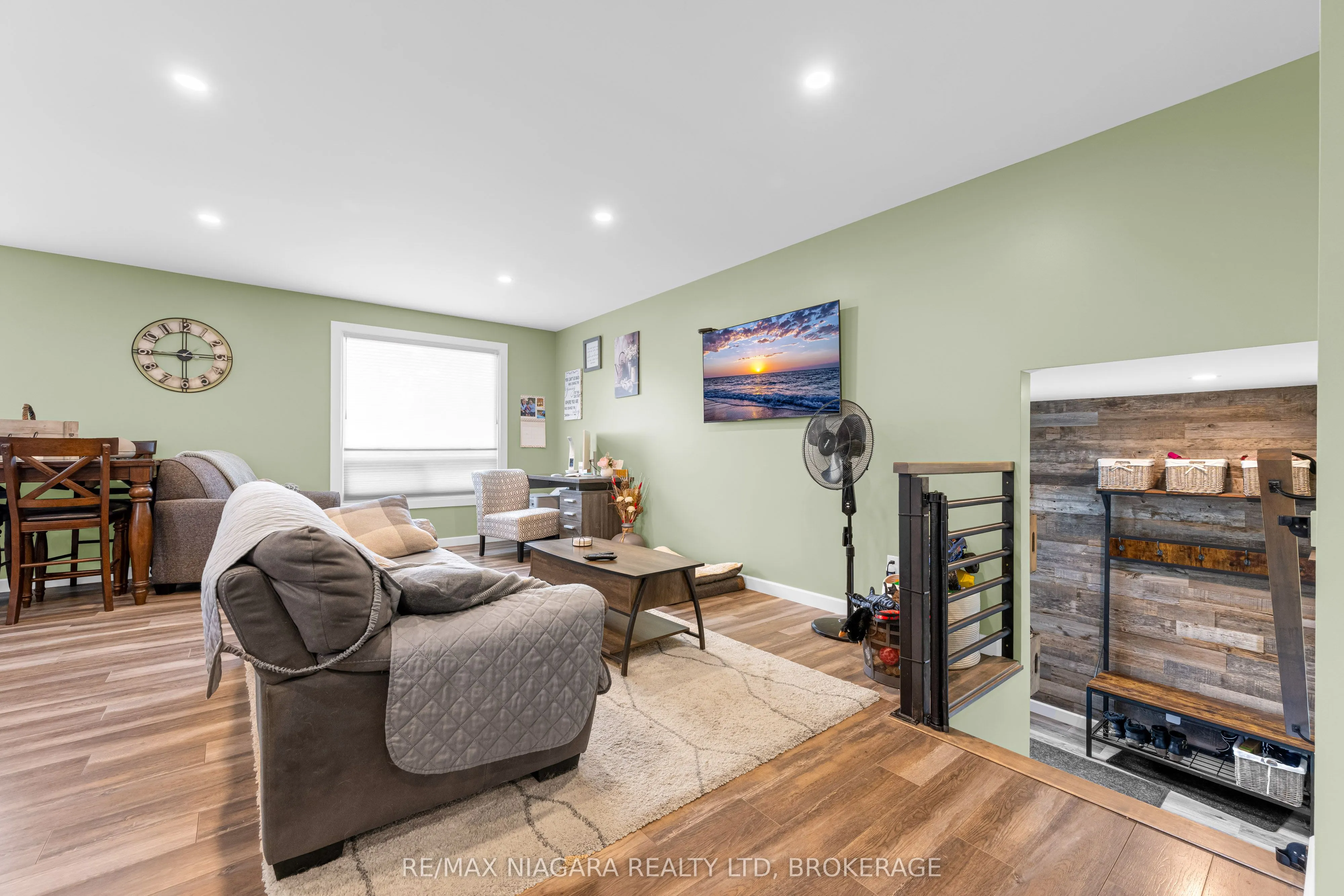 86 Leaside Drive