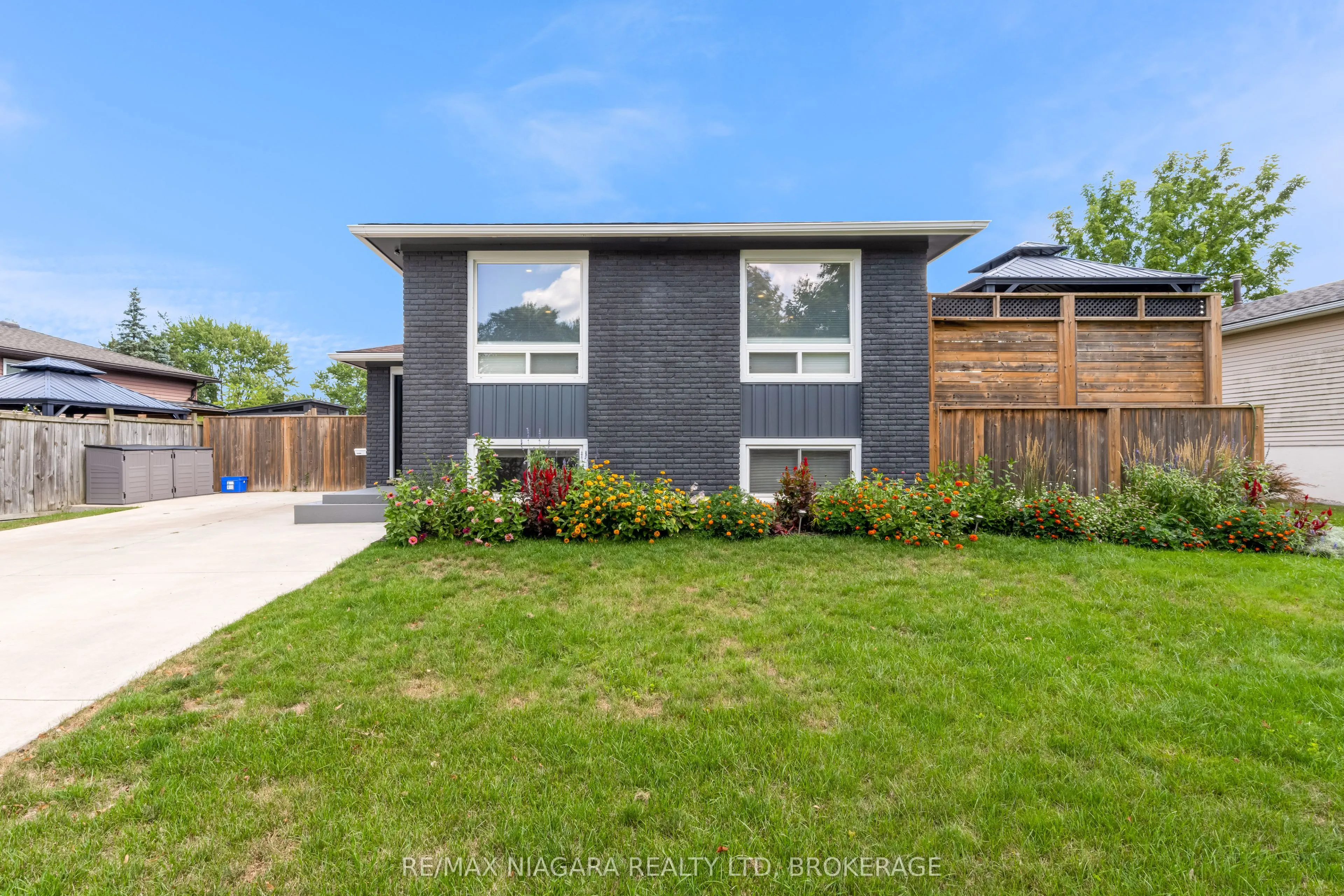 86 Leaside Drive
