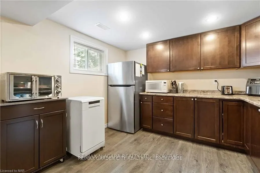 86 Leaside Drive