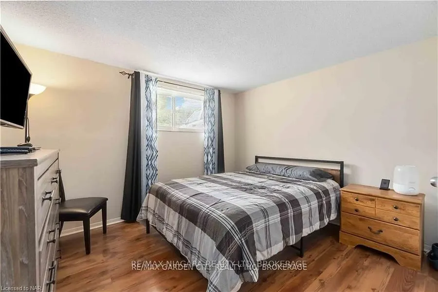 86 Leaside Drive