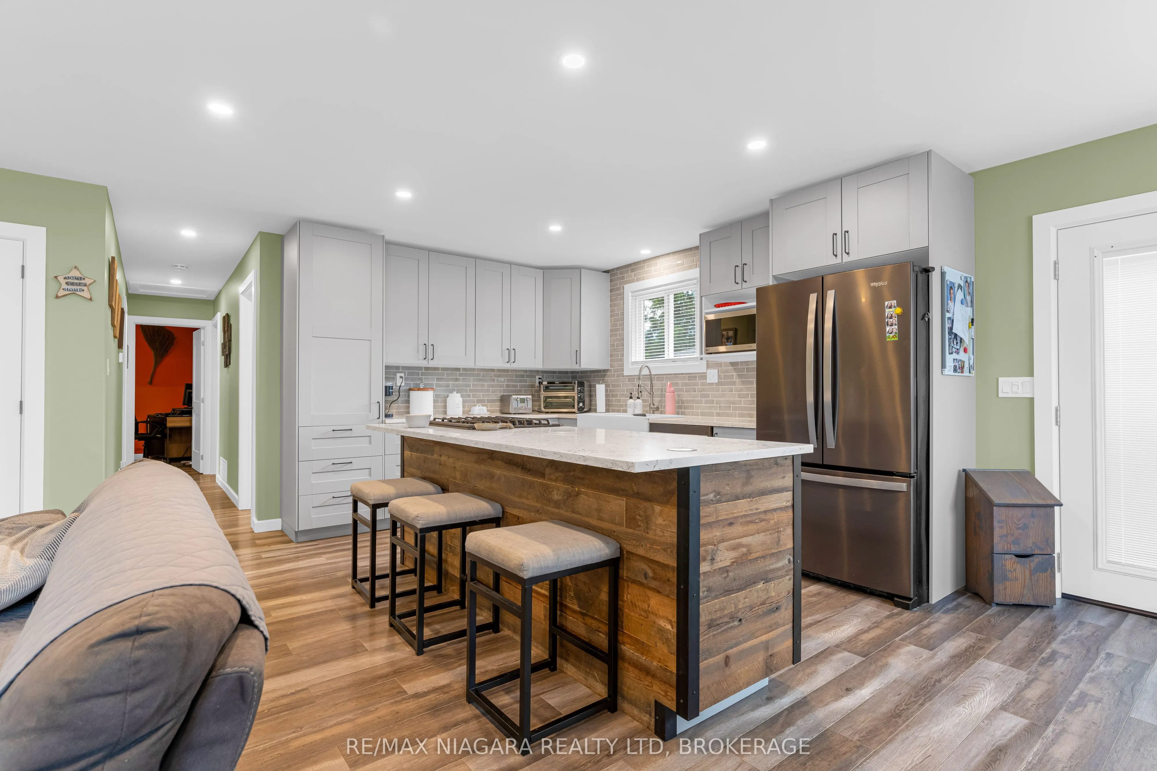 86 Leaside Drive