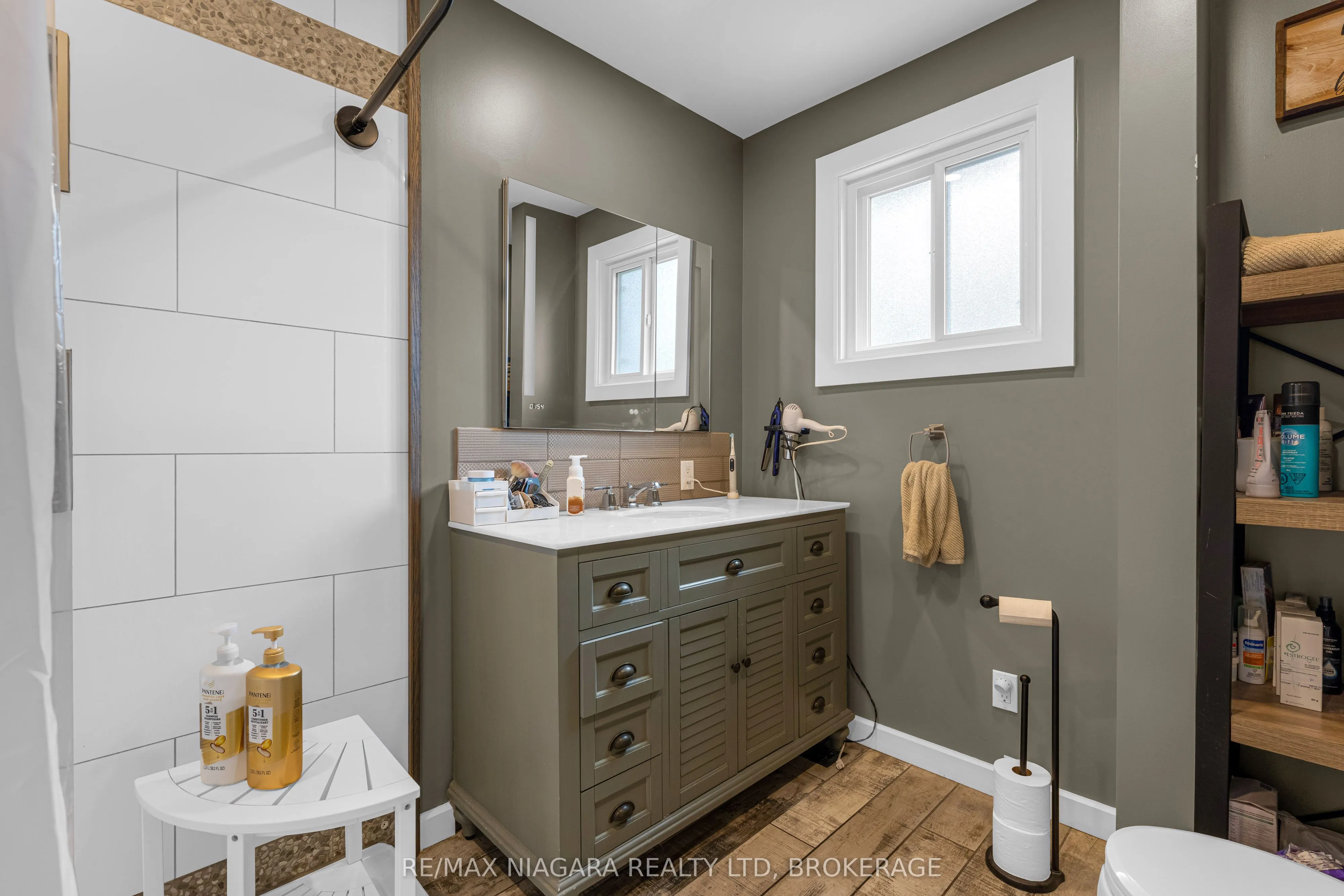 86 Leaside Drive
