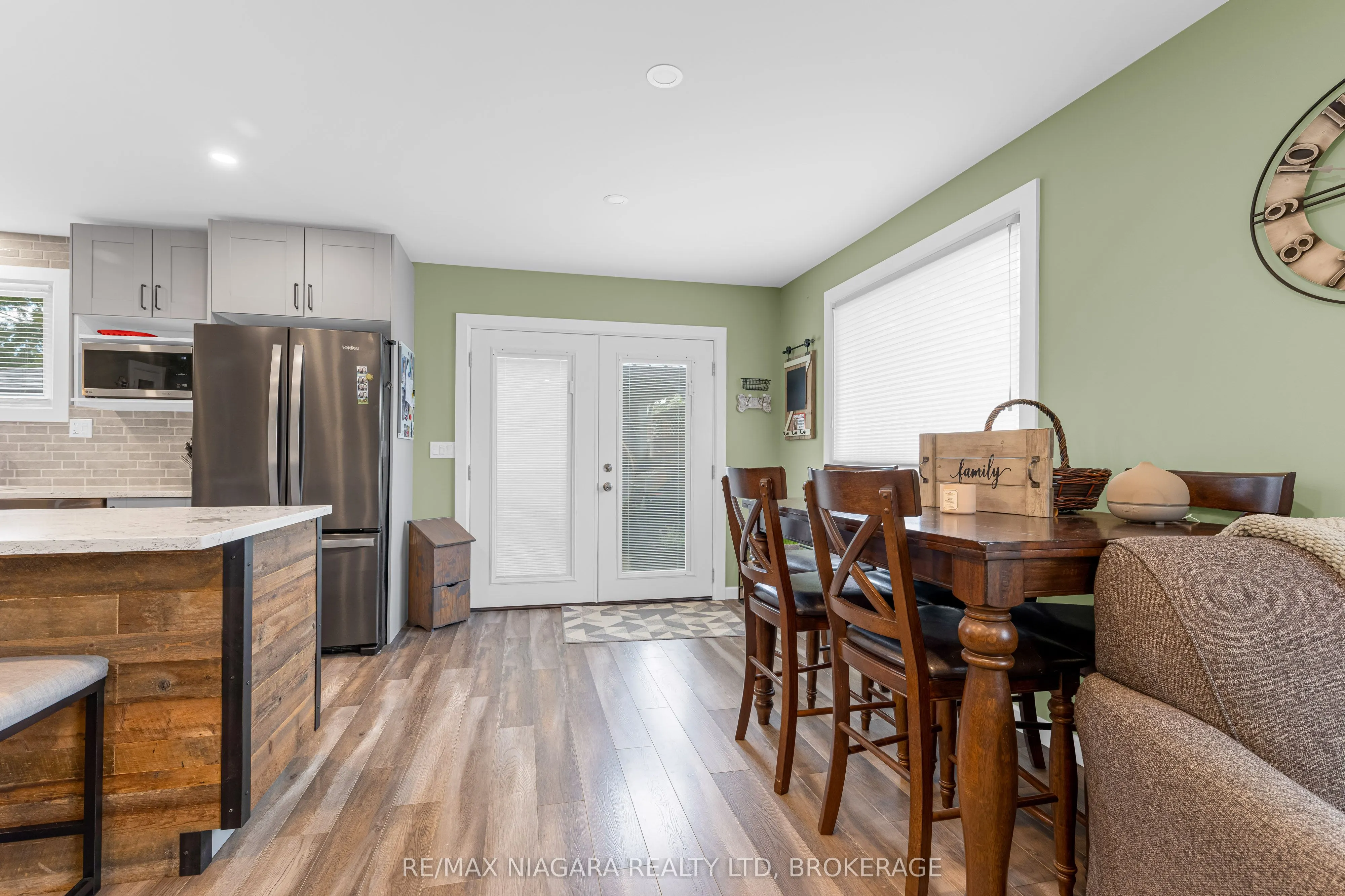 86 Leaside Drive