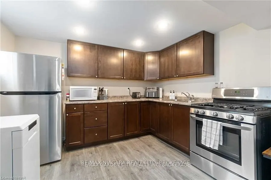 86 Leaside Drive
