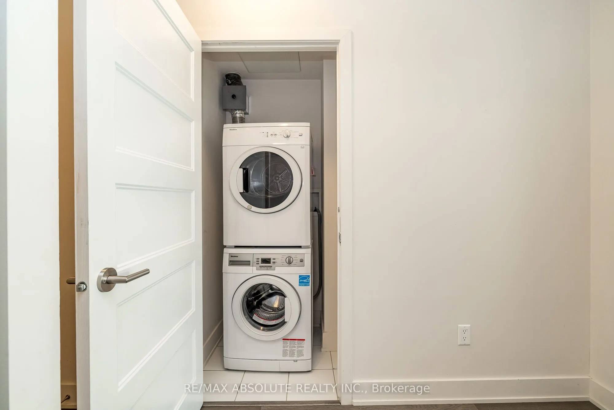 411 Mackay Street, #209