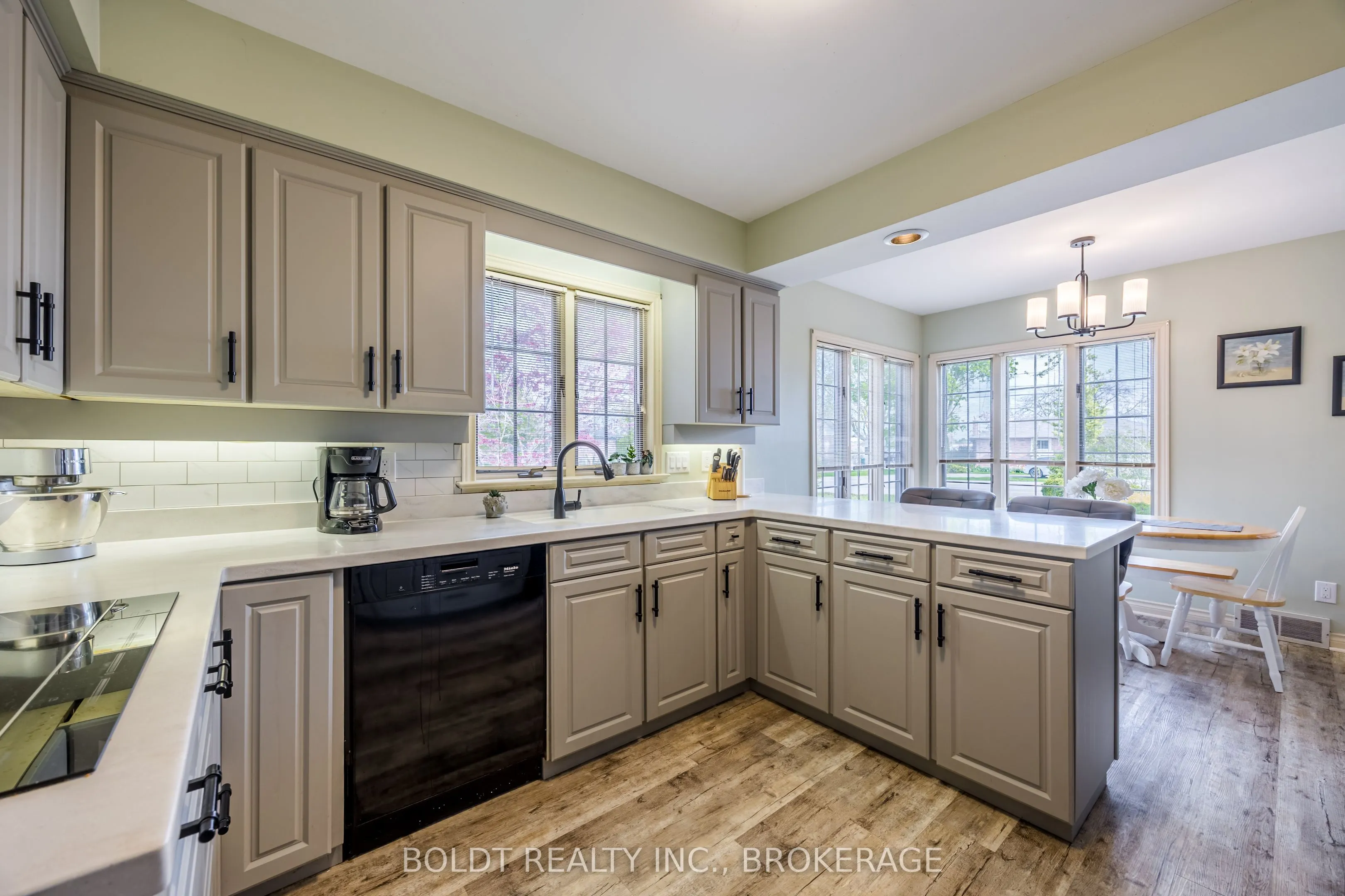 468 Lakeshore Road