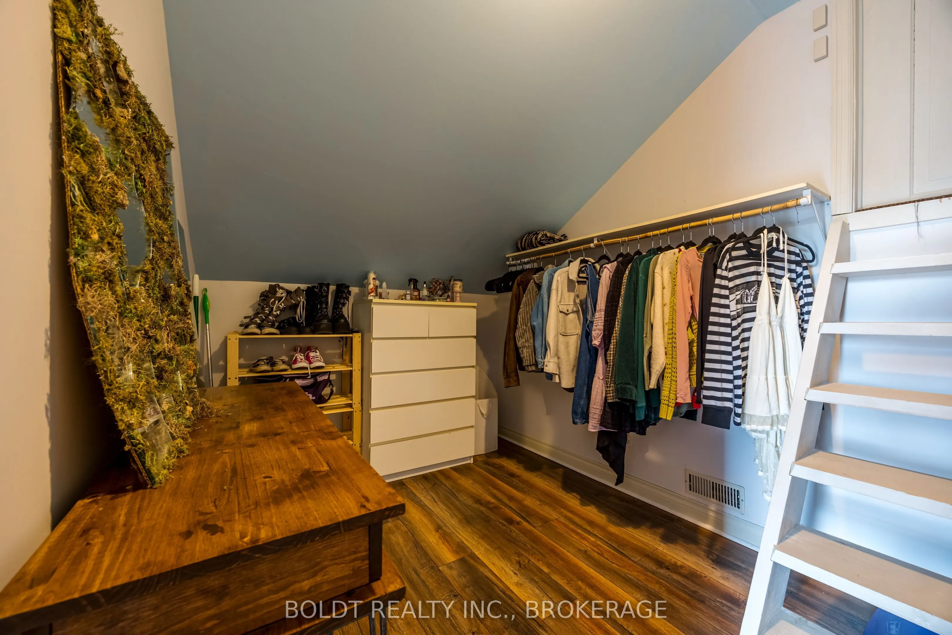 468 Lakeshore Road