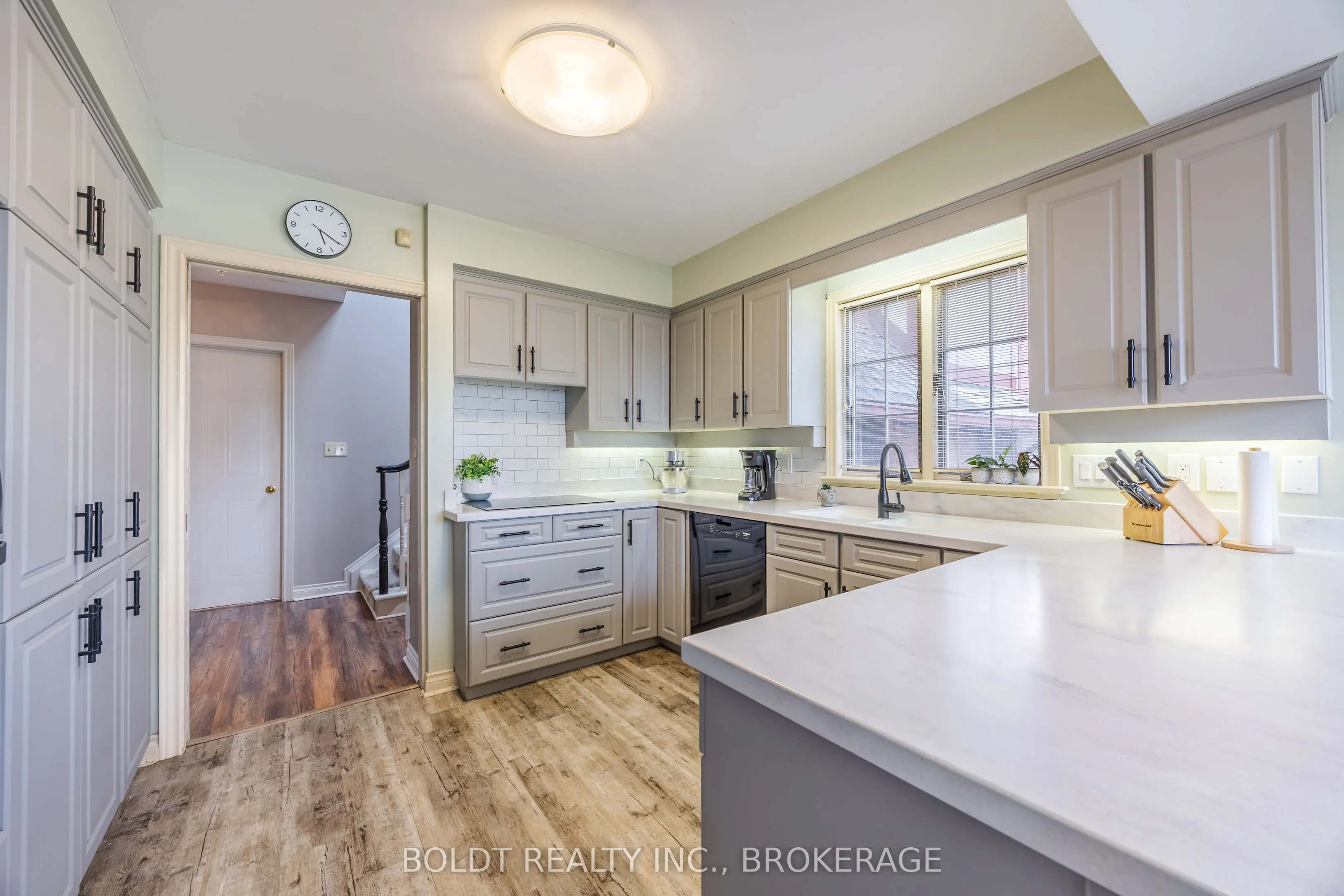 468 Lakeshore Road