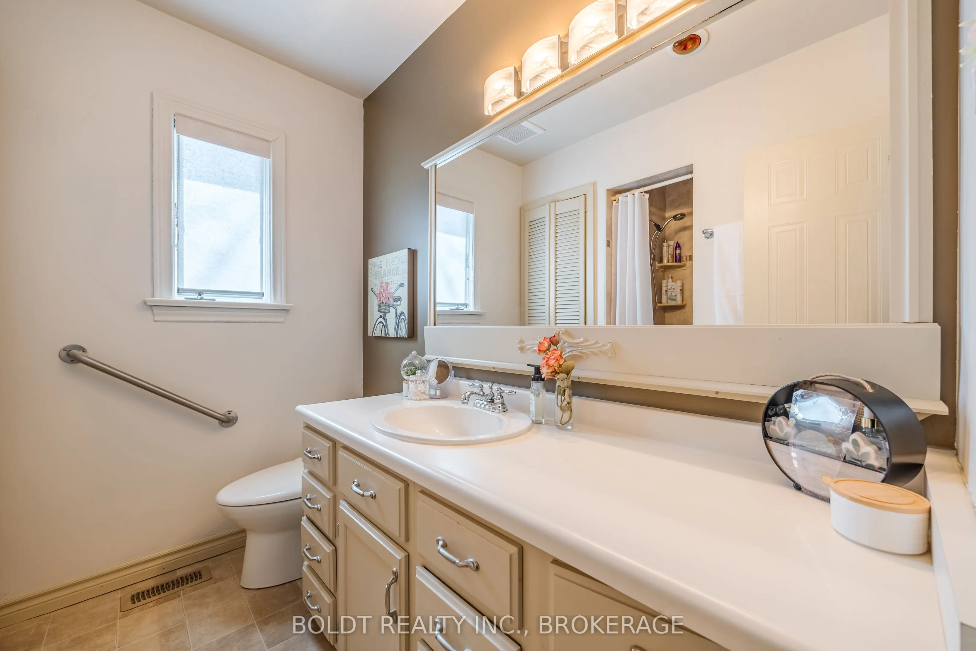 468 Lakeshore Road