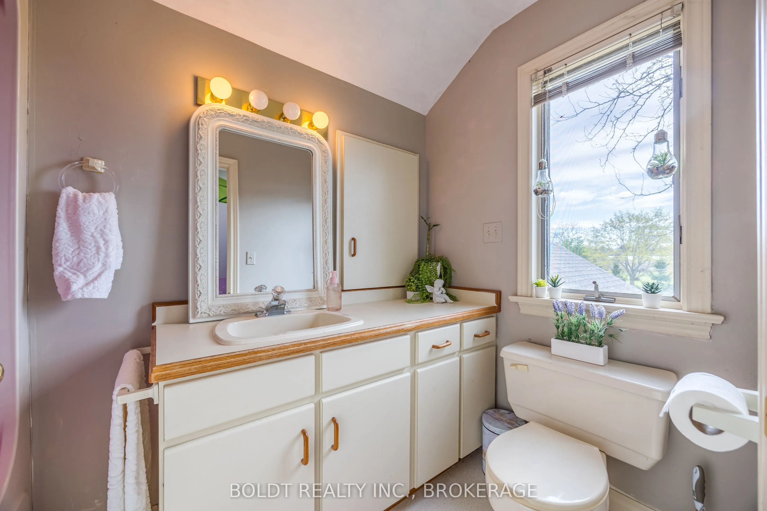468 Lakeshore Road