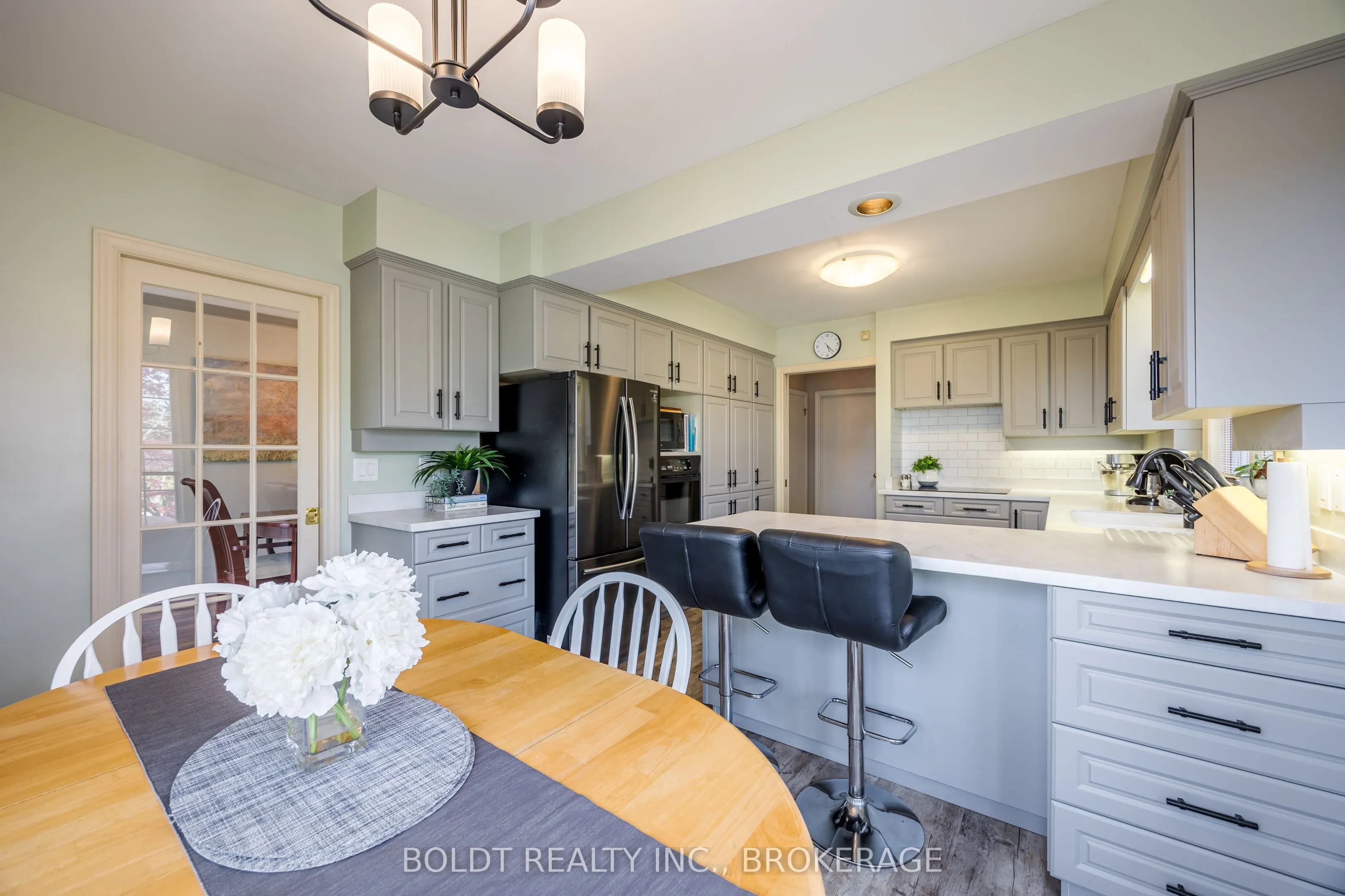 468 Lakeshore Road
