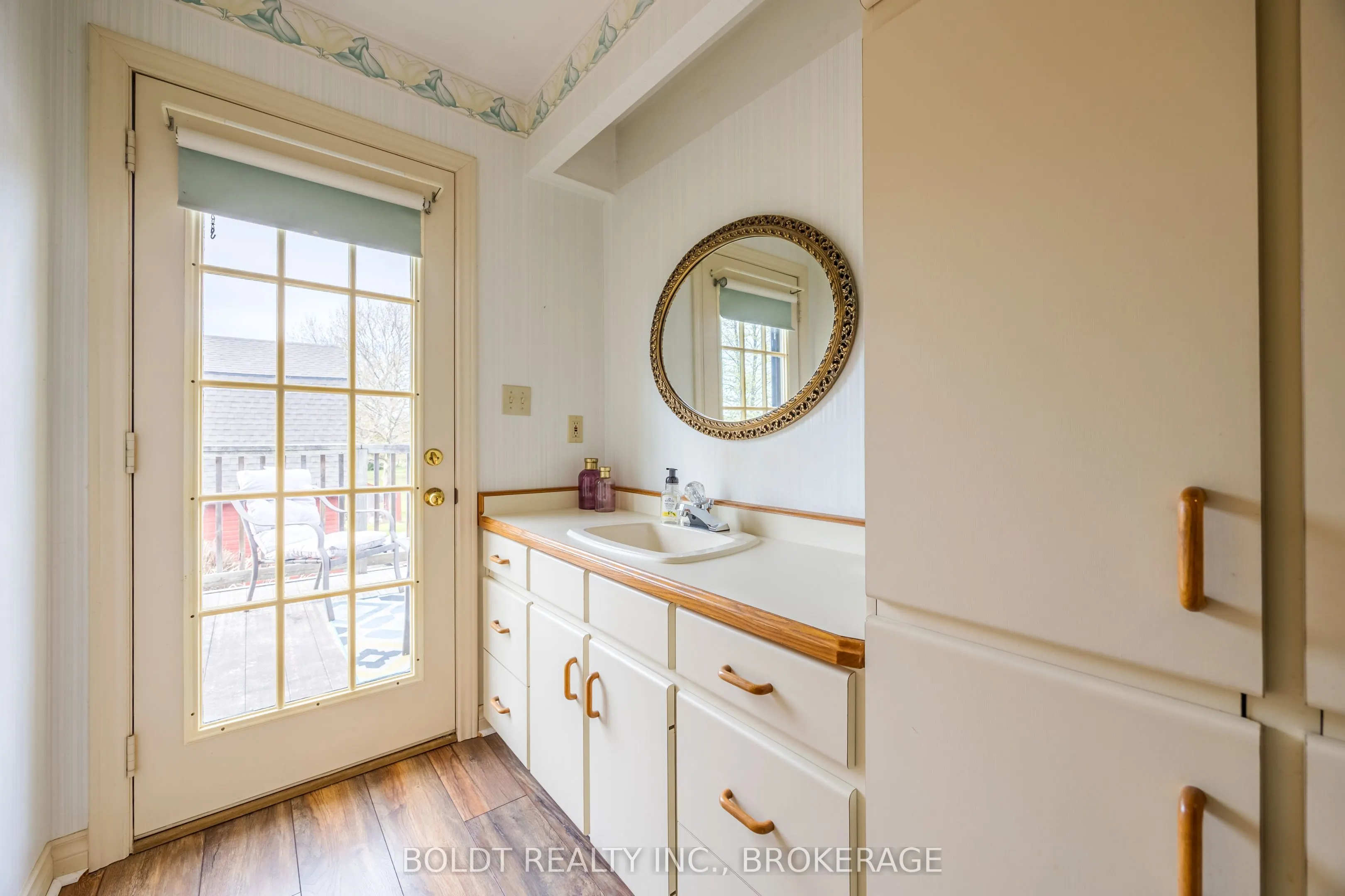 468 Lakeshore Road