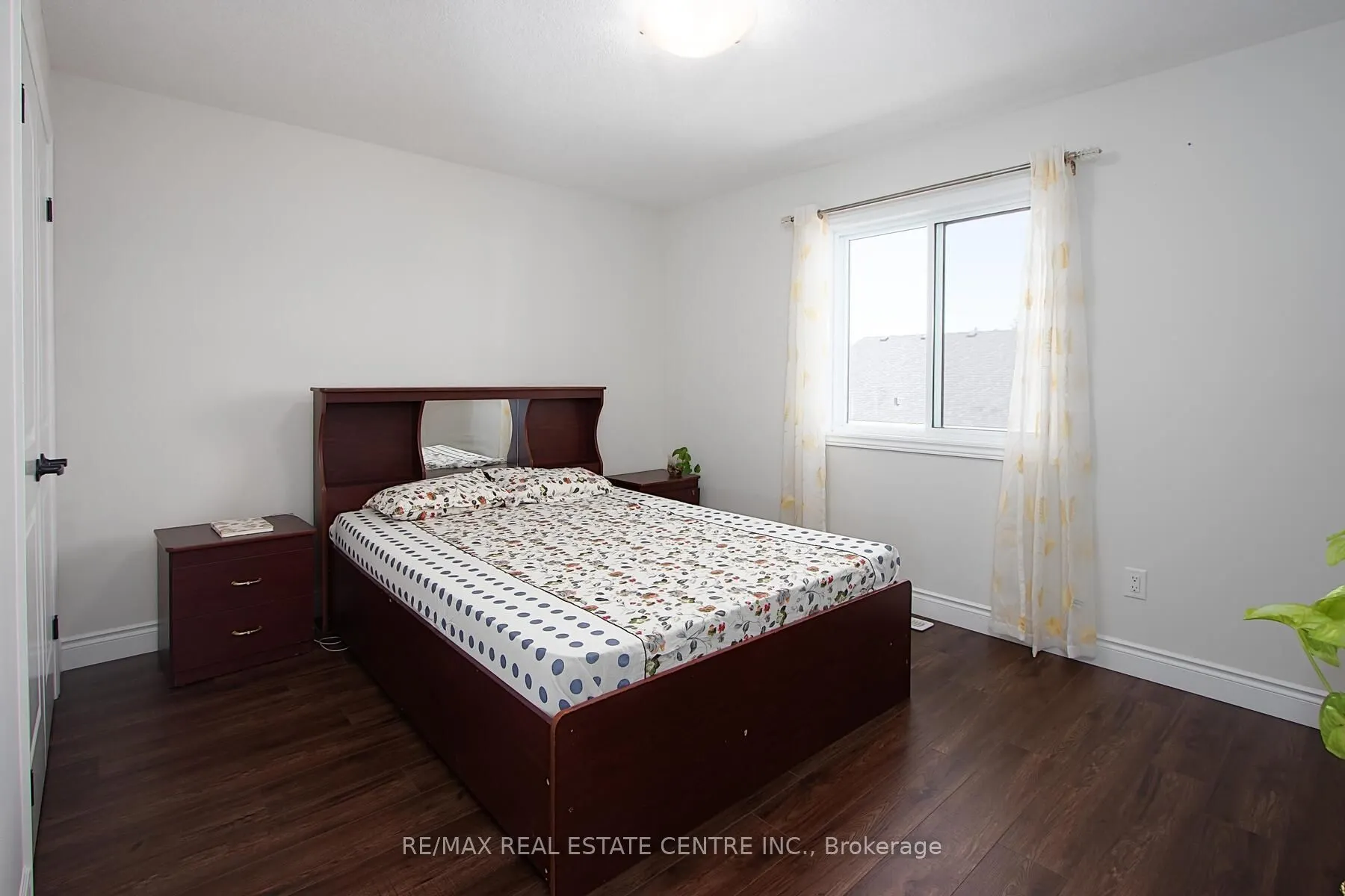 48 Cash Crescent