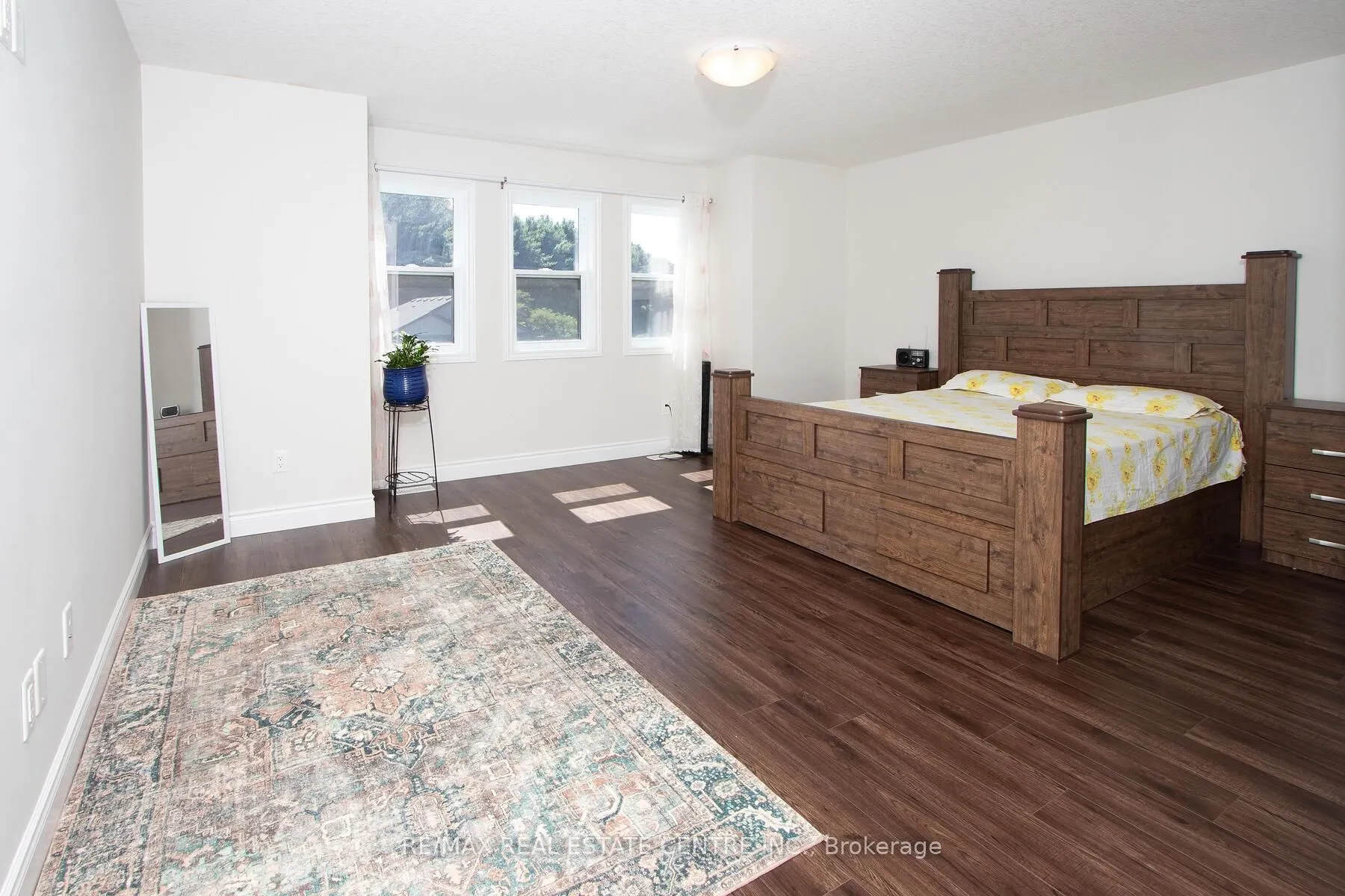 48 Cash Crescent