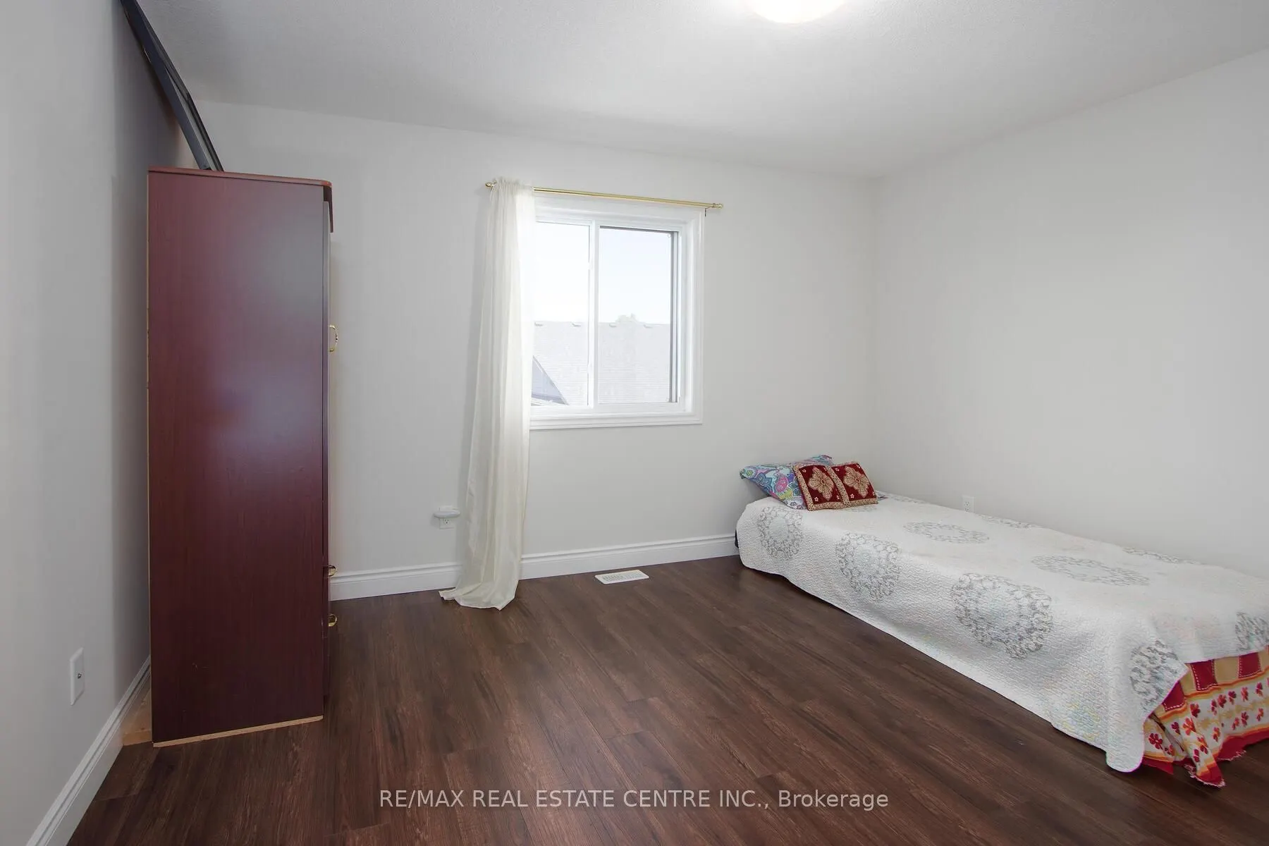 48 Cash Crescent