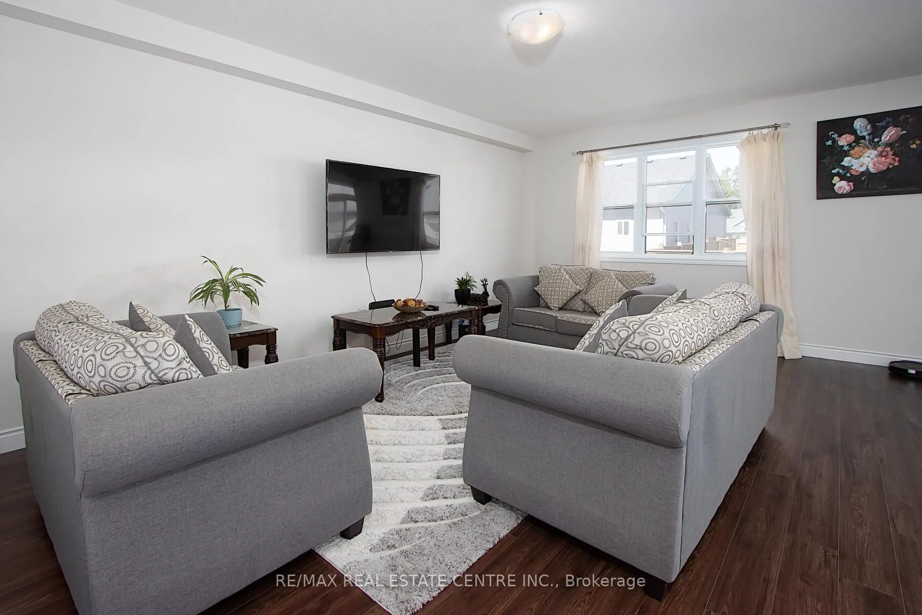 48 Cash Crescent
