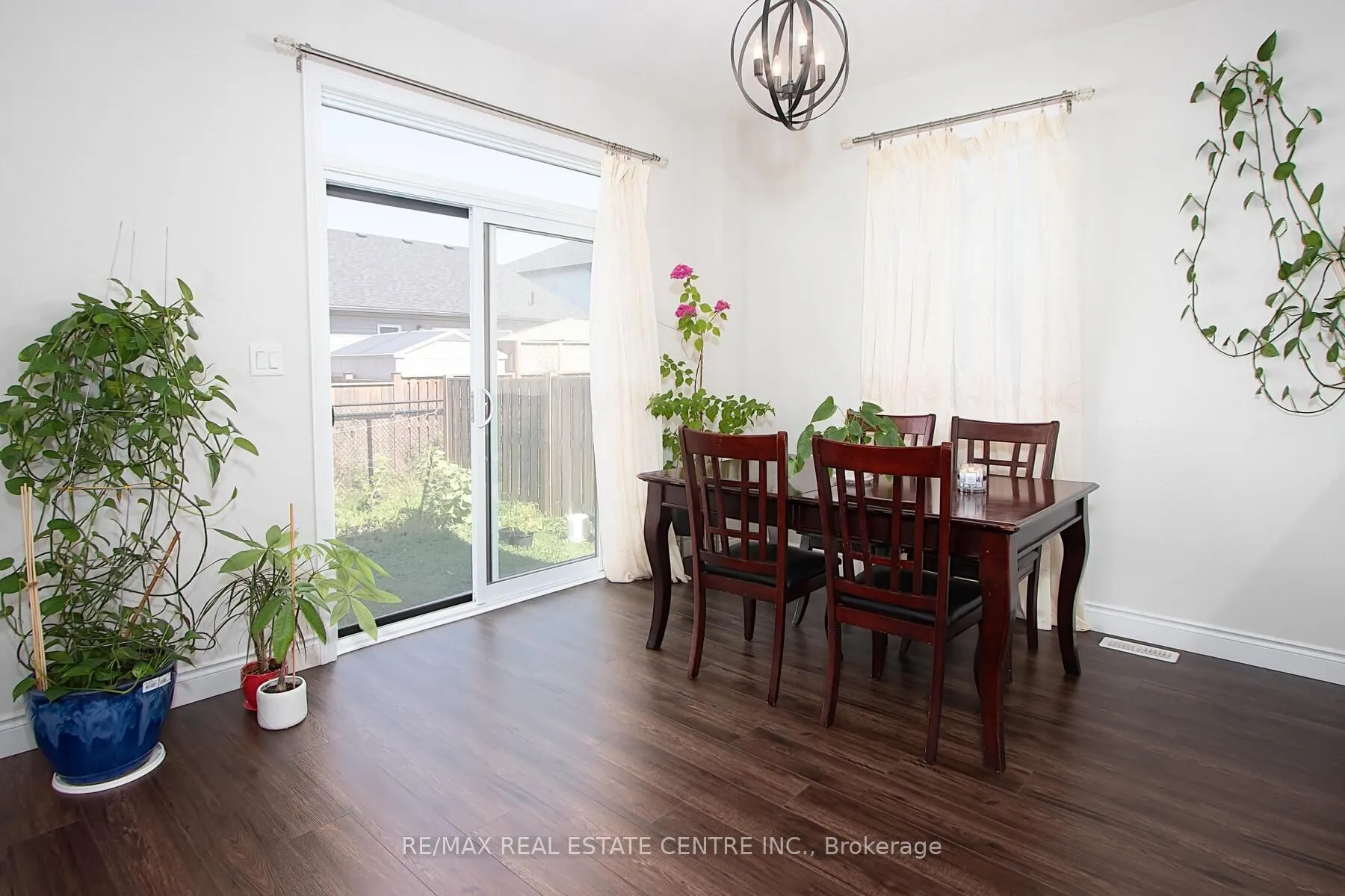 48 Cash Crescent